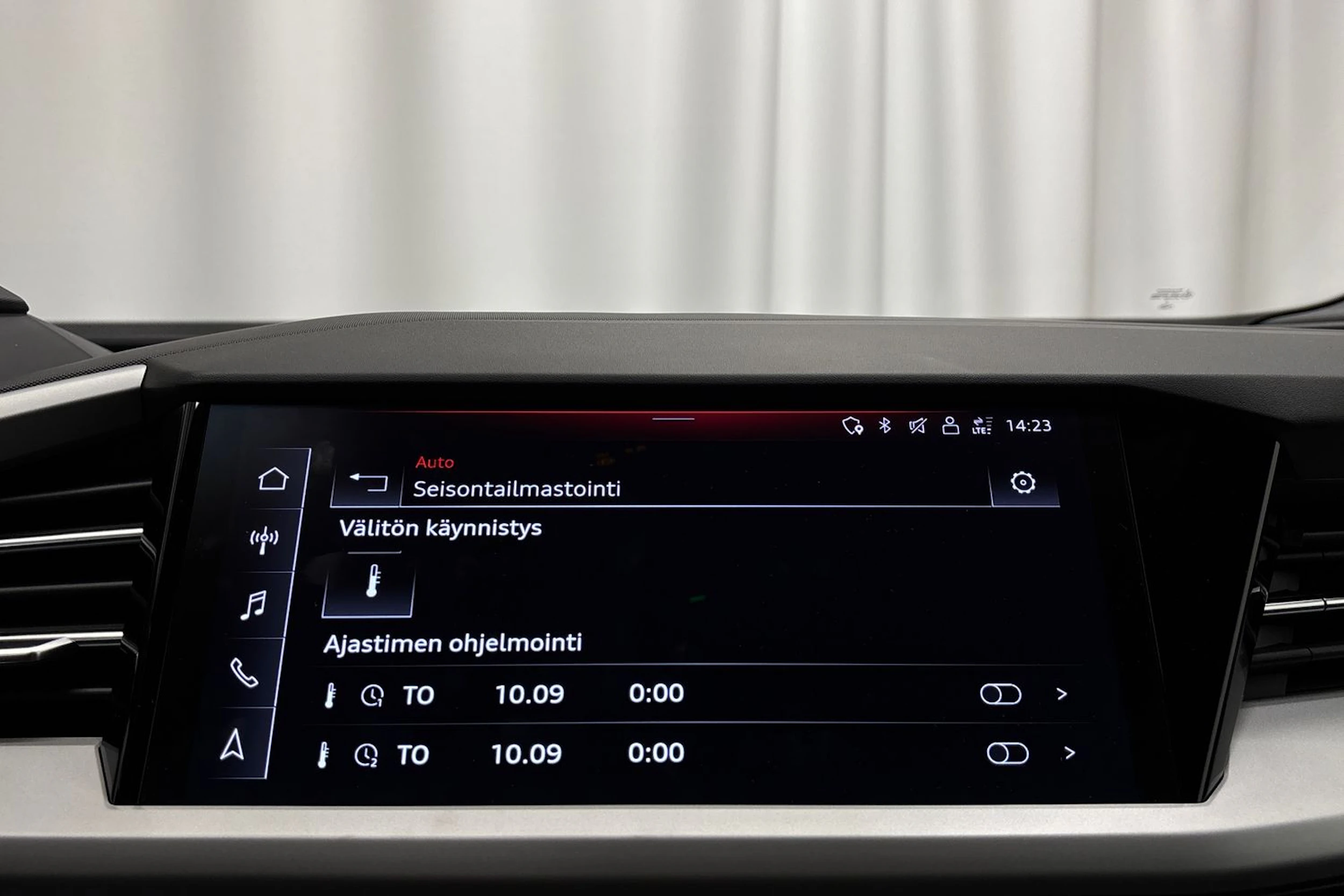 Harmaa Audi Q4 50 e-tron 2024 kuva 19.