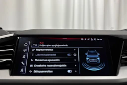 Harmaa Audi Q4 50 e-tron 2024 kuva 20.