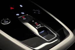 Harmaa Audi Q4 50 e-tron 2024 kuva 23.