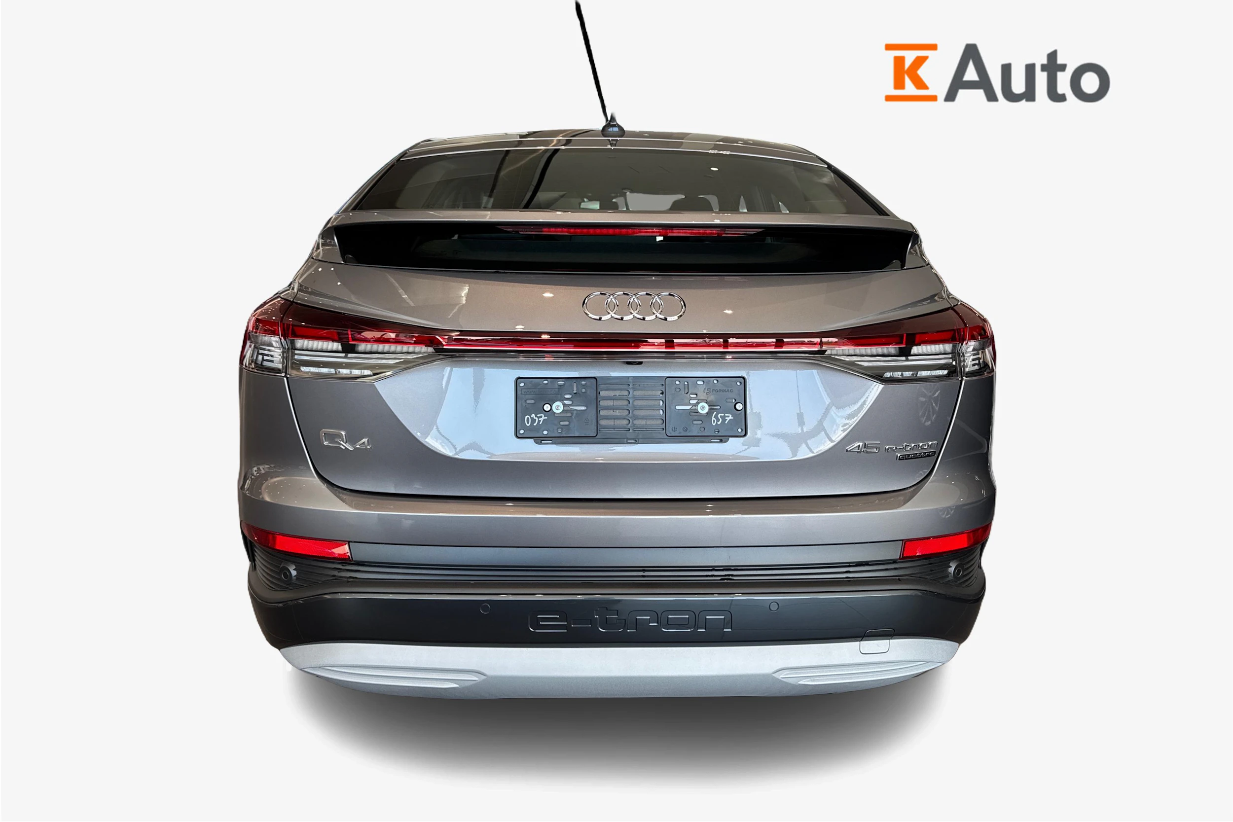harmaa Audi Q4 e-tron 2026 kuva 3.