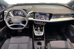 harmaa Audi Q4 e-tron 2026 kuva 7.