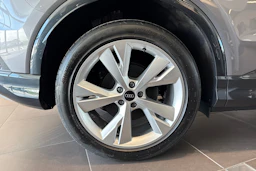 harmaa Audi Q4 e-tron 2026 kuva 10.