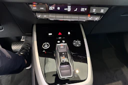 harmaa Audi Q4 e-tron 2026 kuva 15.