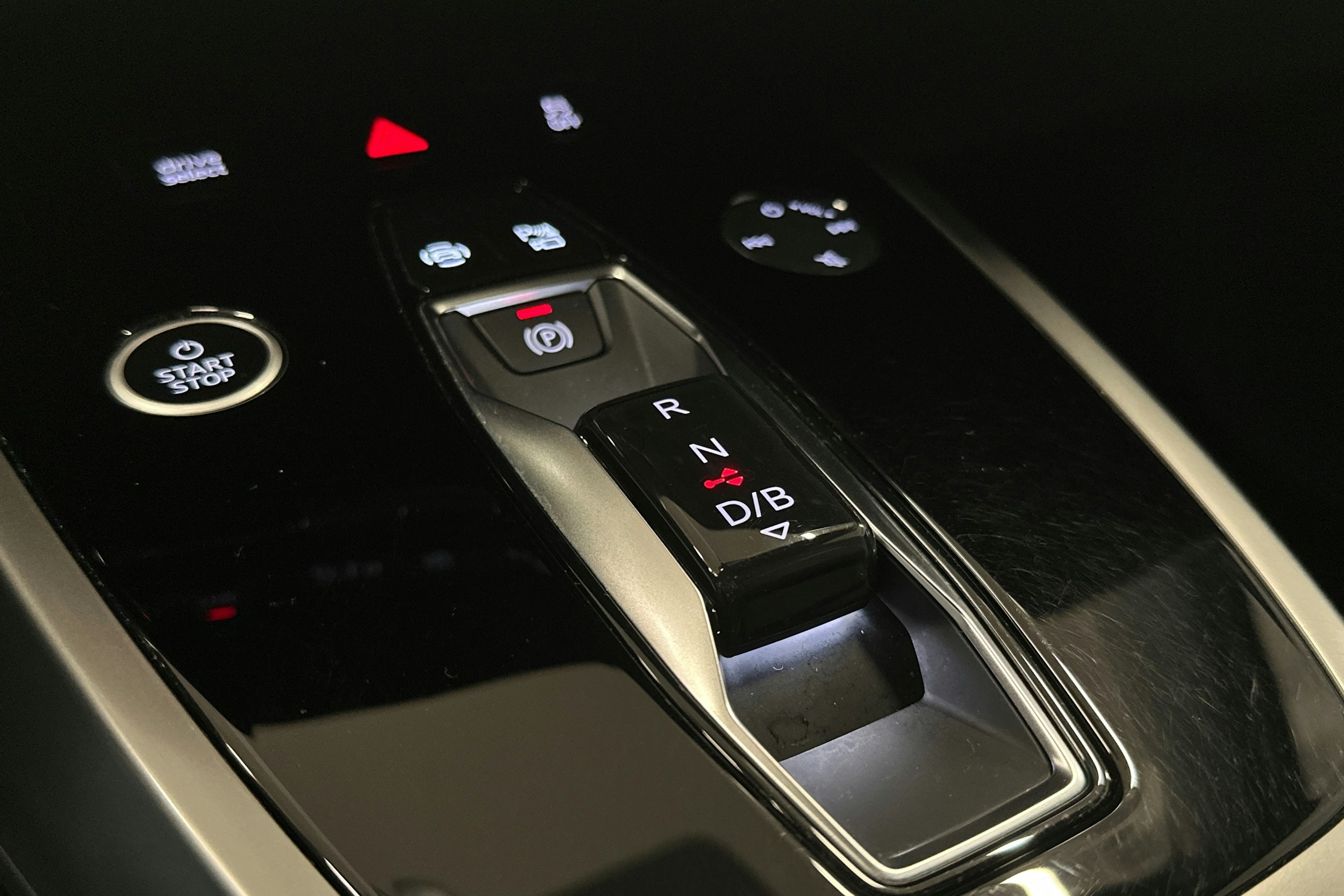 musta Audi Q4 e-tron 2021 kuva 34.
