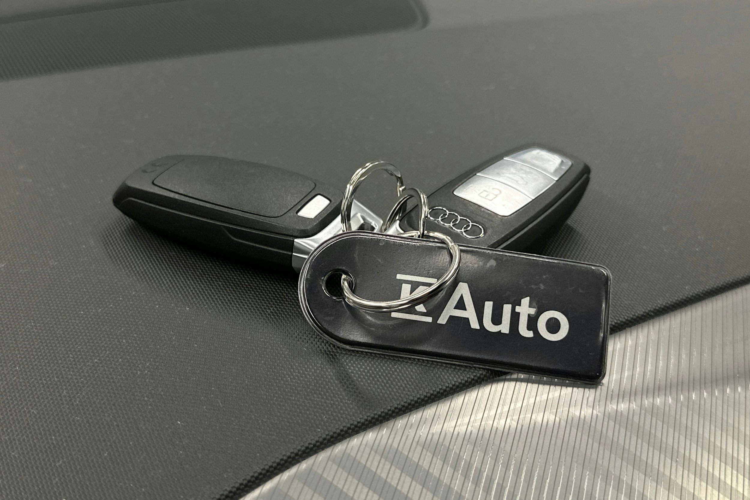 musta Audi Q4 e-tron 2021 kuva 35.