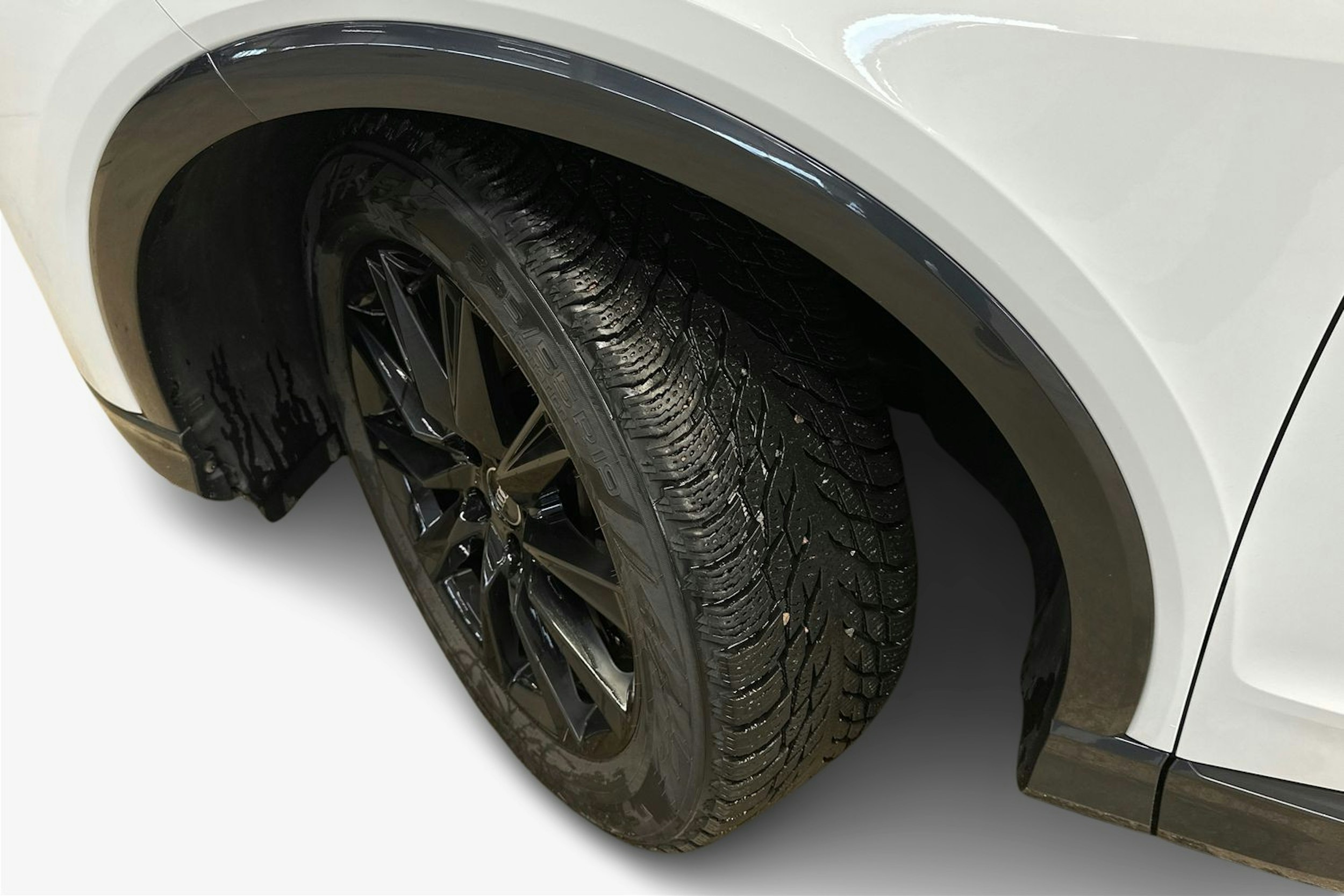 valkoinen Audi Q4 e-tron 2021 kuva 9.