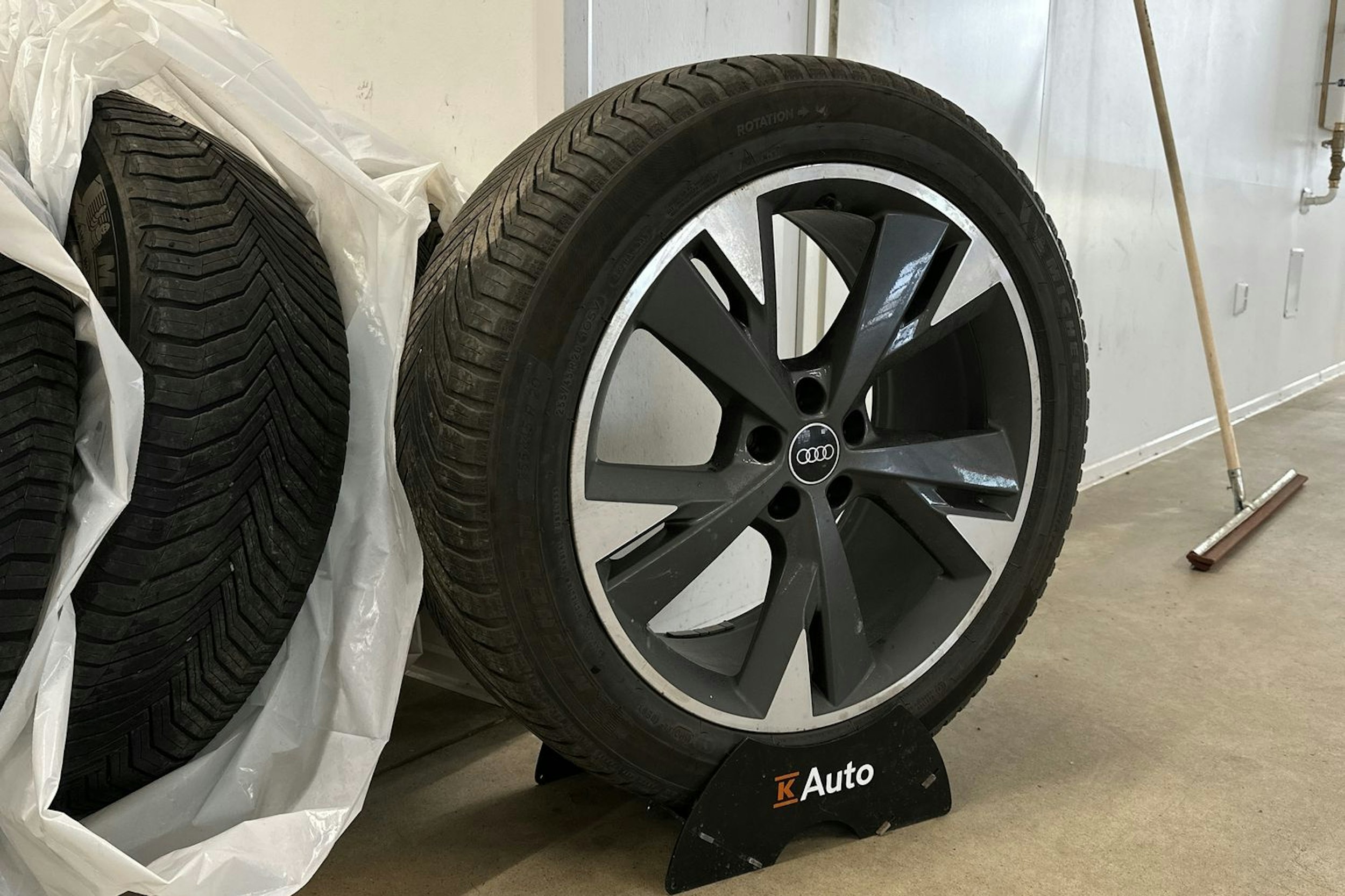 valkoinen Audi Q4 e-tron 2021 kuva 10.