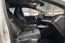valkoinen Audi Q4 e-tron 2021 kuva 11.