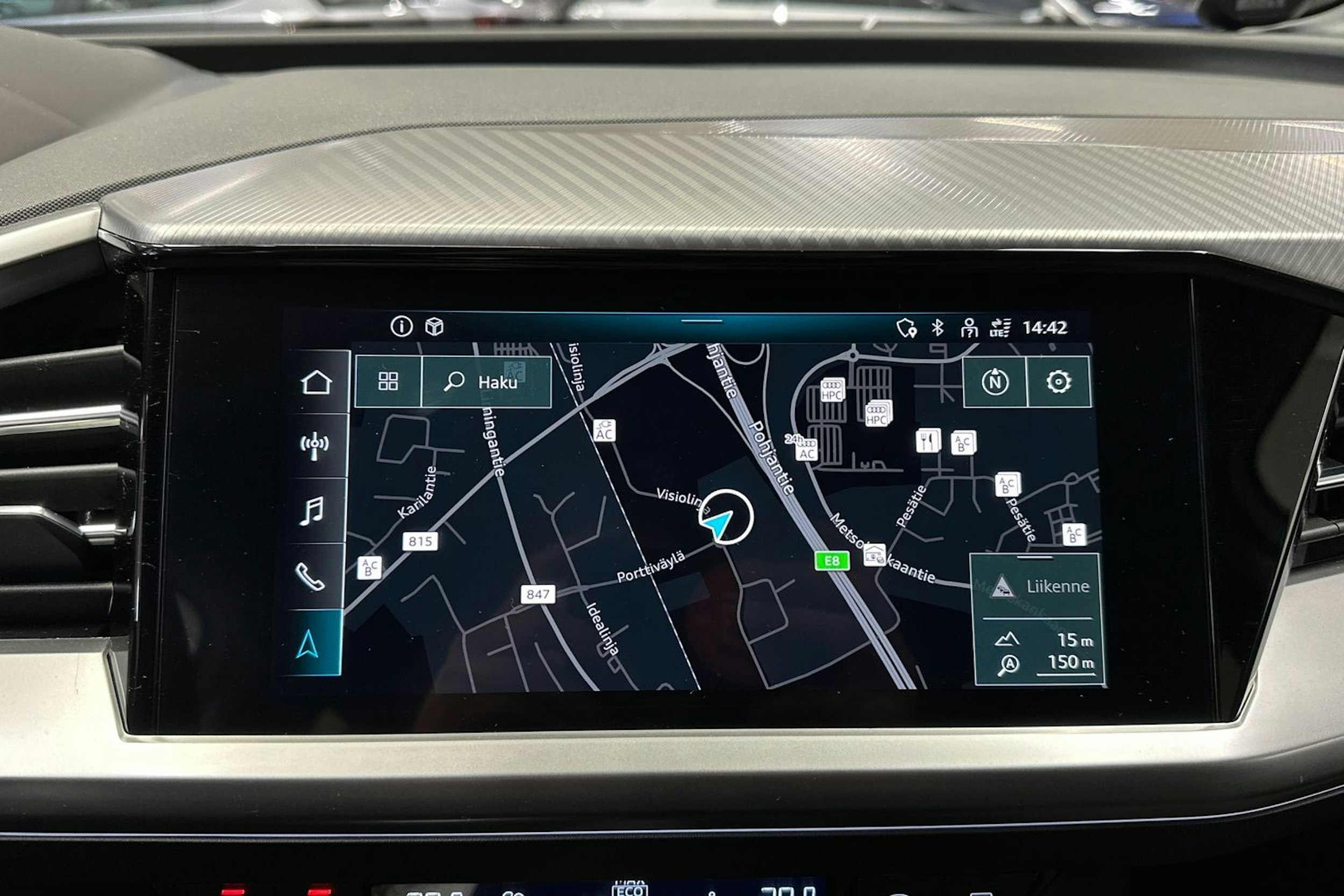 valkoinen Audi Q4 e-tron 2021 kuva 14.