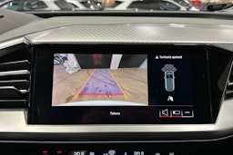 valkoinen Audi Q4 e-tron 2021 kuva 15.