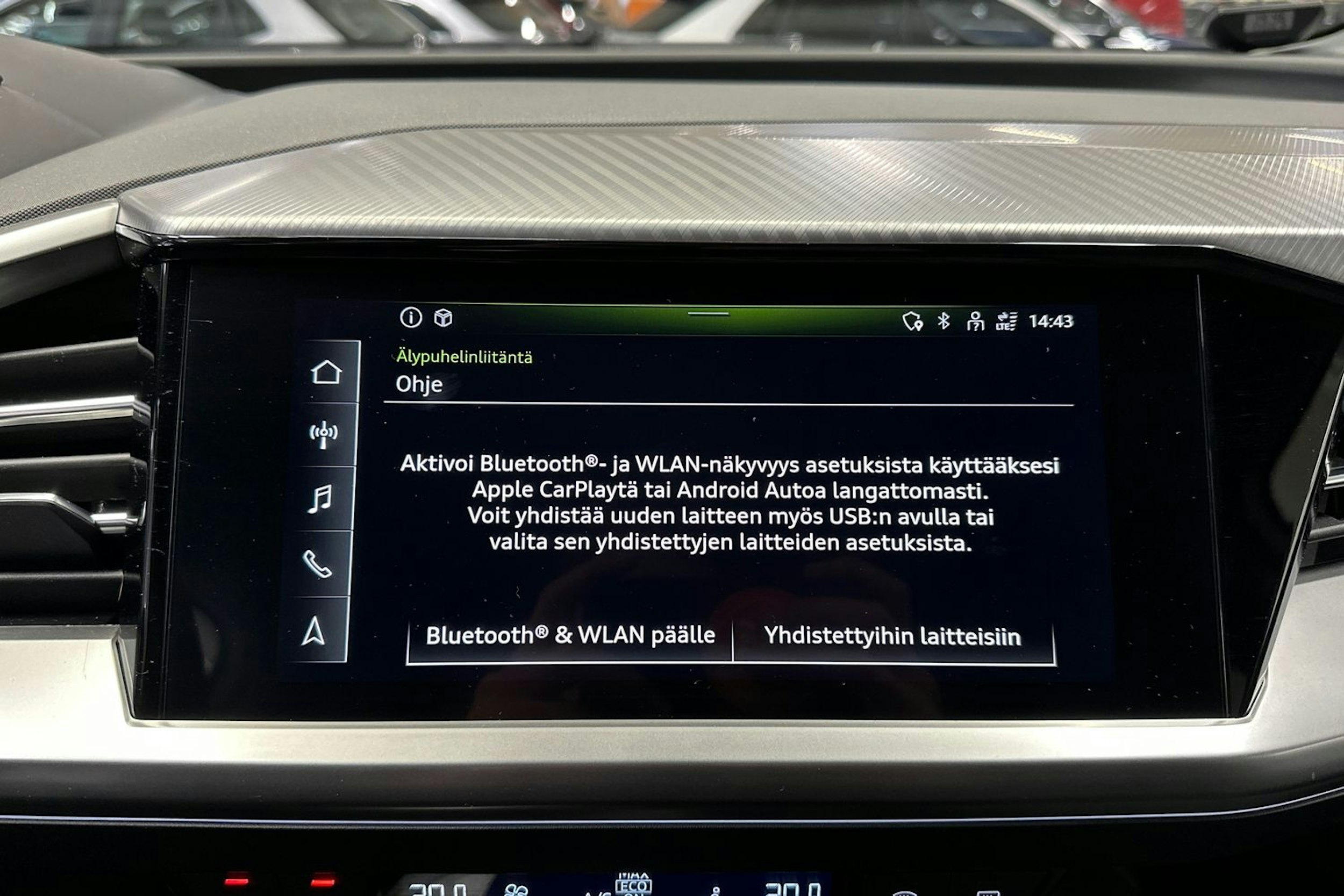 valkoinen Audi Q4 e-tron 2021 kuva 16.