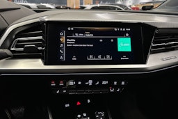 valkoinen Audi Q4 e-tron 2021 kuva 20.