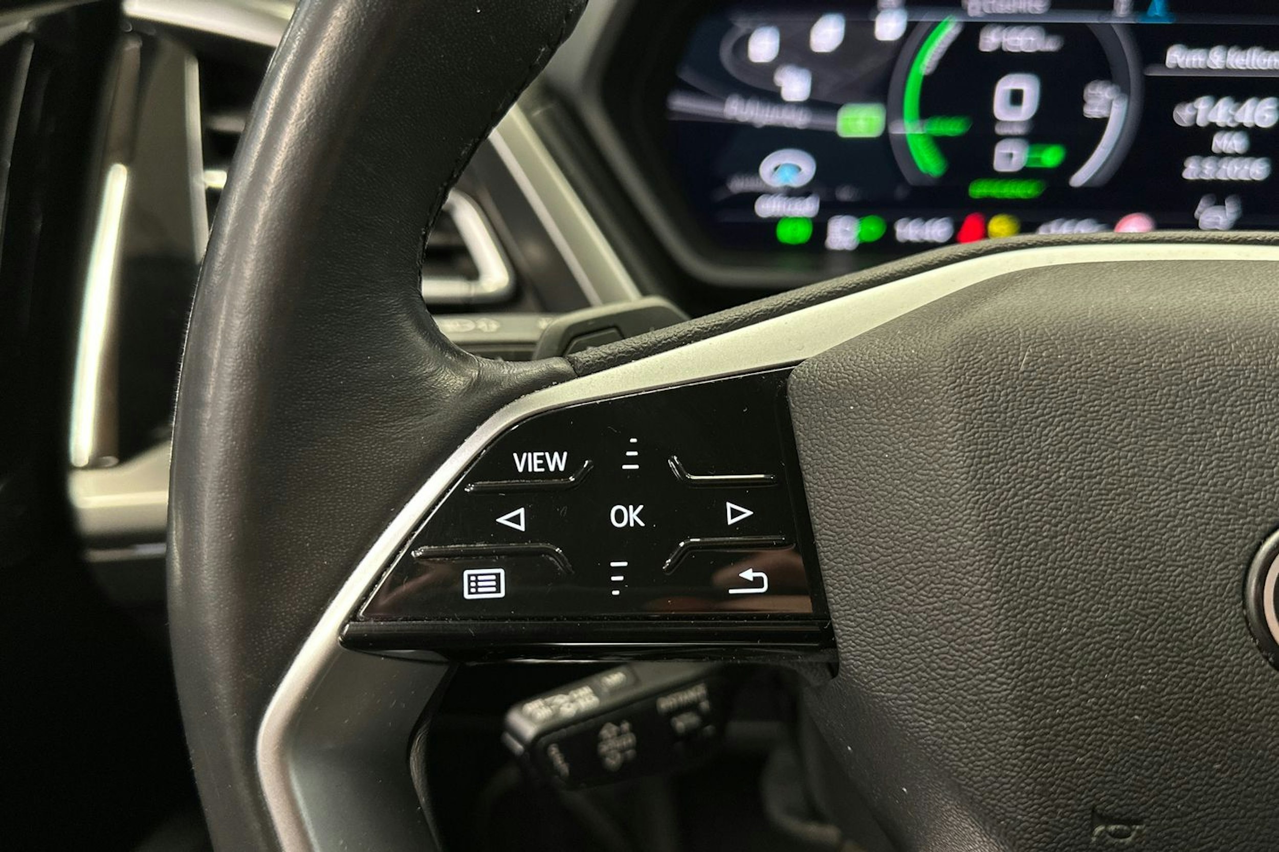 valkoinen Audi Q4 e-tron 2021 kuva 25.