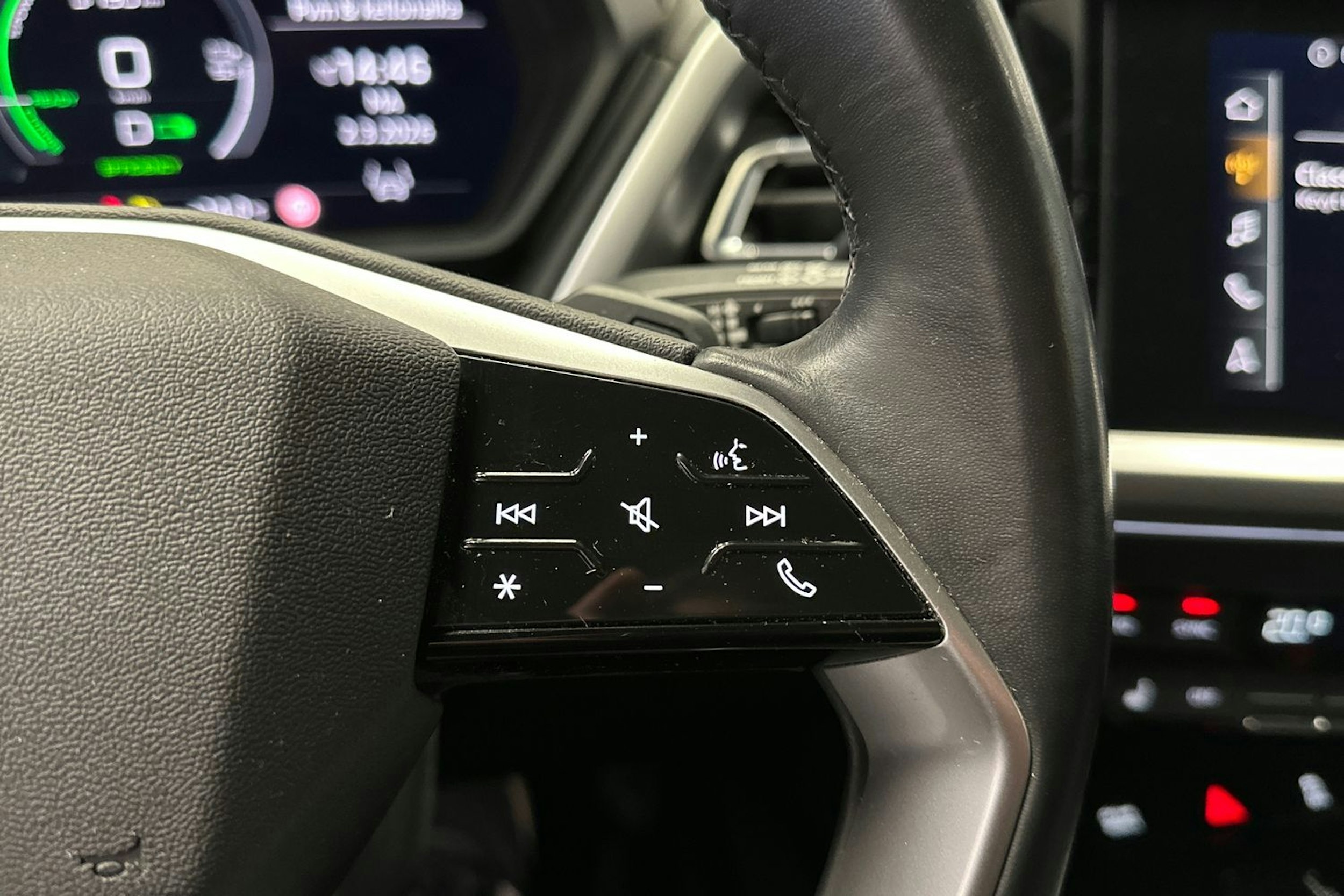 valkoinen Audi Q4 e-tron 2021 kuva 26.