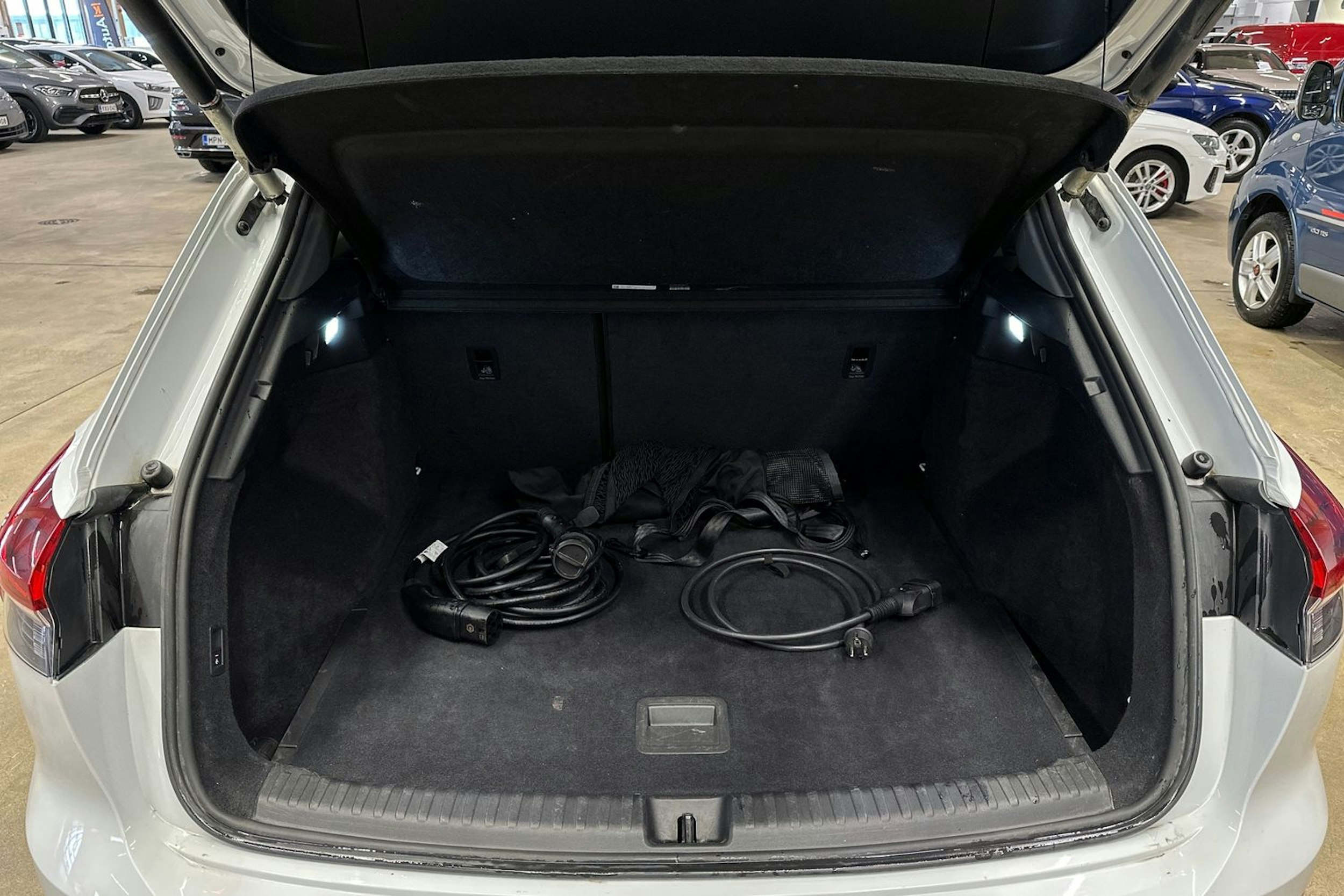 valkoinen Audi Q4 e-tron 2021 kuva 28.