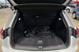 valkoinen Audi Q4 e-tron 2021 kuva 28.