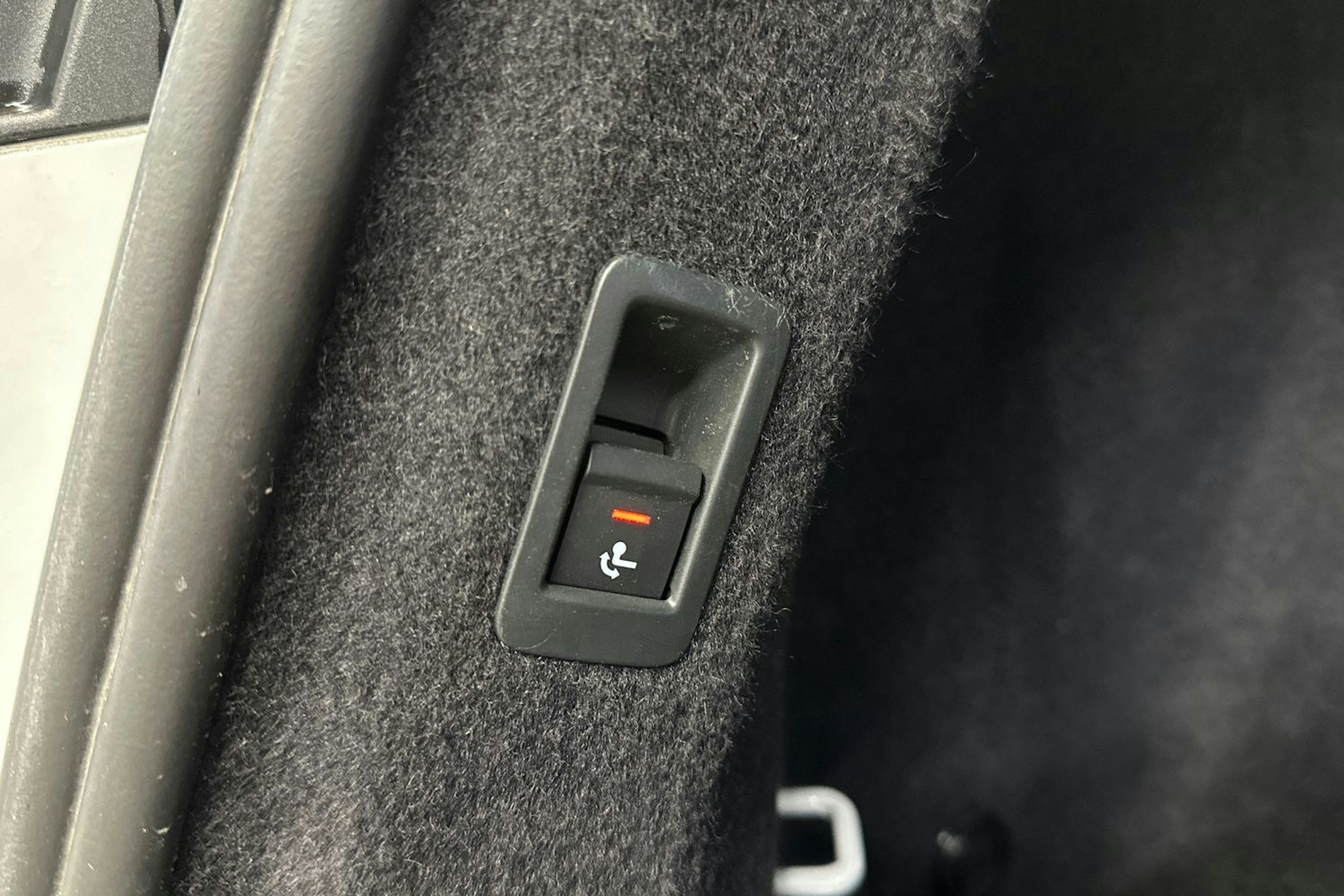 valkoinen Audi Q4 e-tron 2021 kuva 29.