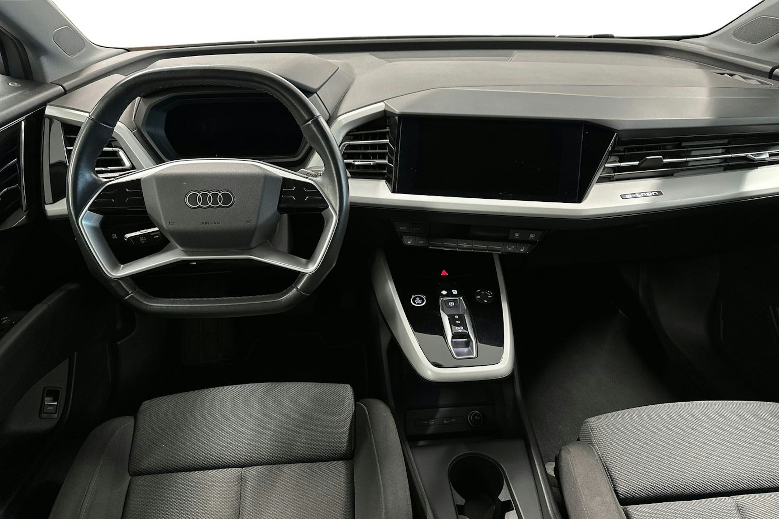 harmaa Audi Q4 e-tron 2021 kuva 9.