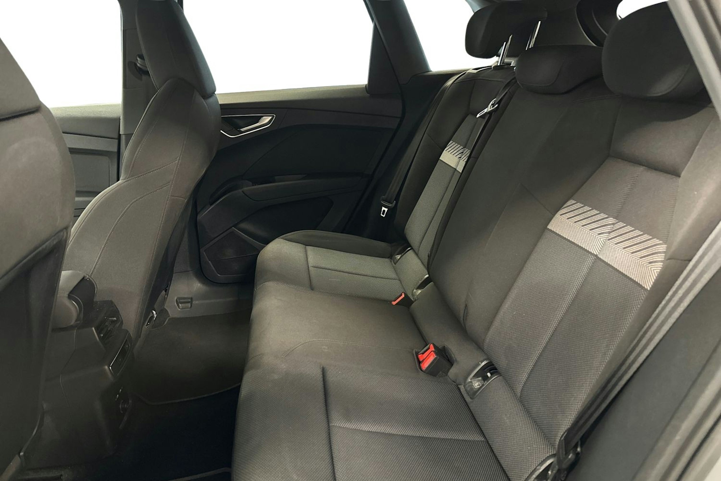 harmaa Audi Q4 e-tron 2021 kuva 10.