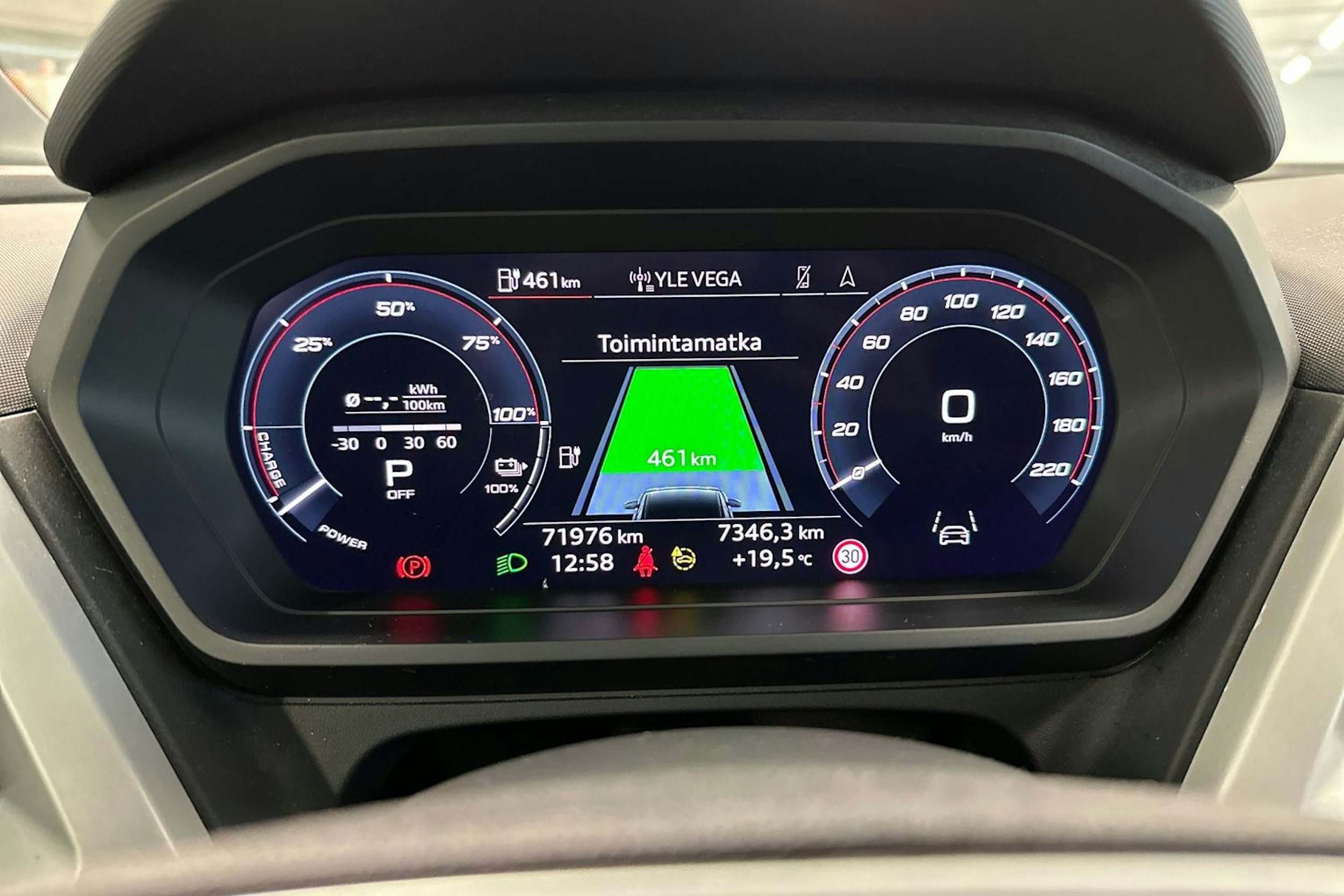 harmaa Audi Q4 e-tron 2021 kuva 15.