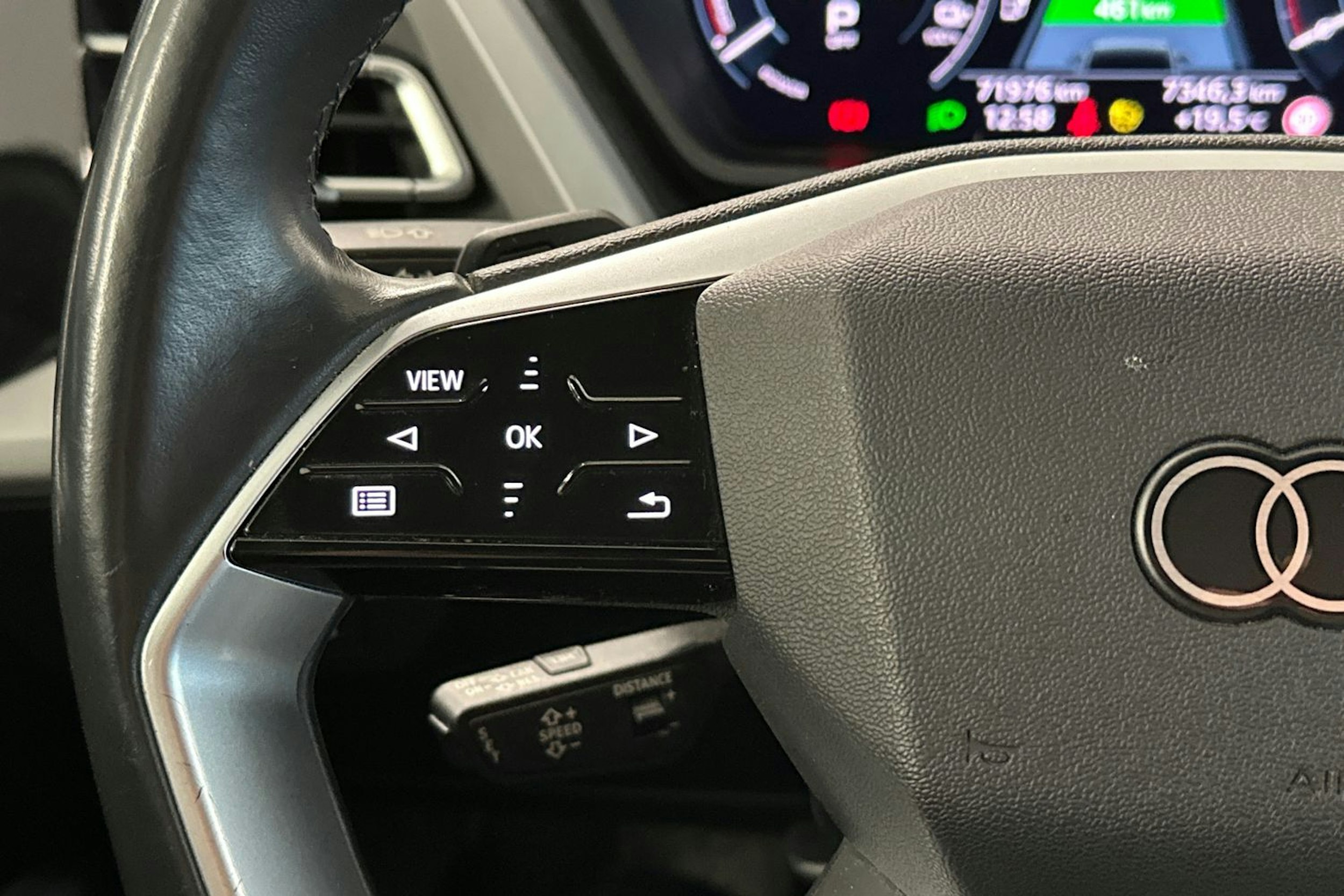 harmaa Audi Q4 e-tron 2021 kuva 16.