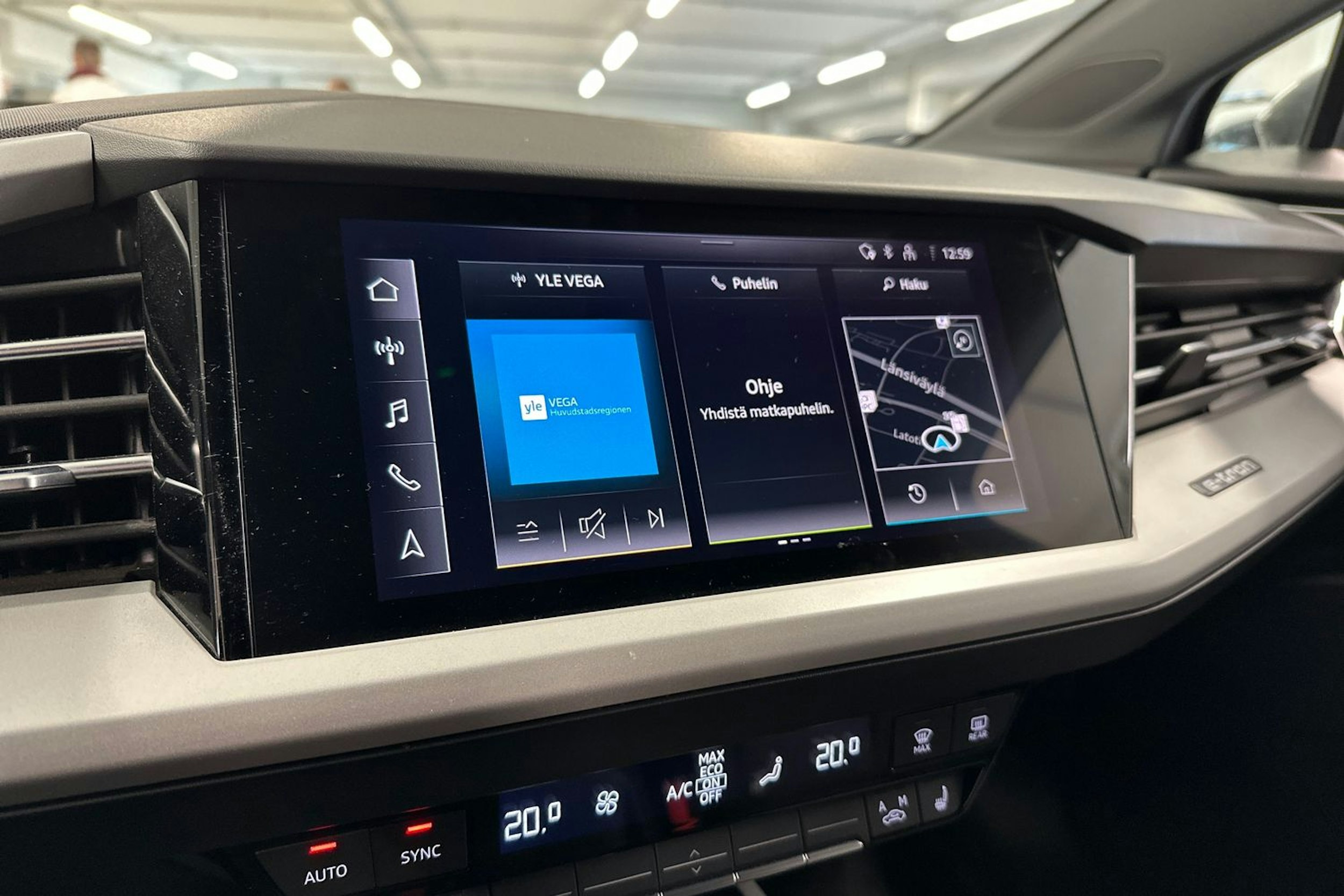 harmaa Audi Q4 e-tron 2021 kuva 19.