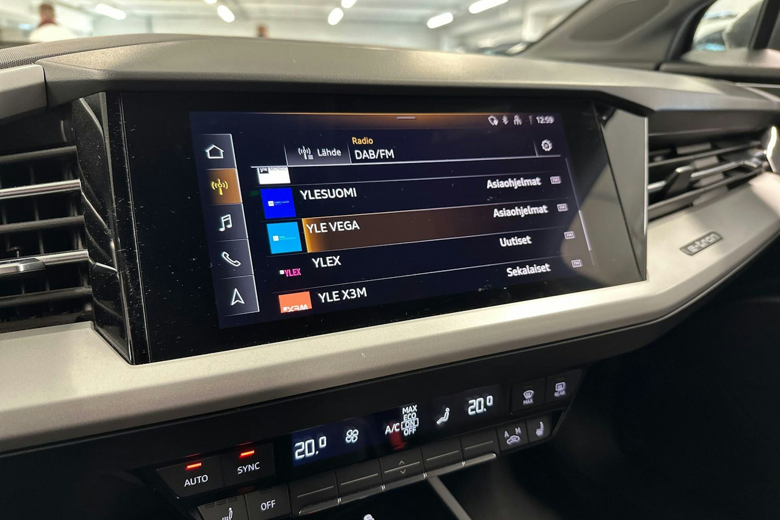 harmaa Audi Q4 e-tron 2021 kuva 20.