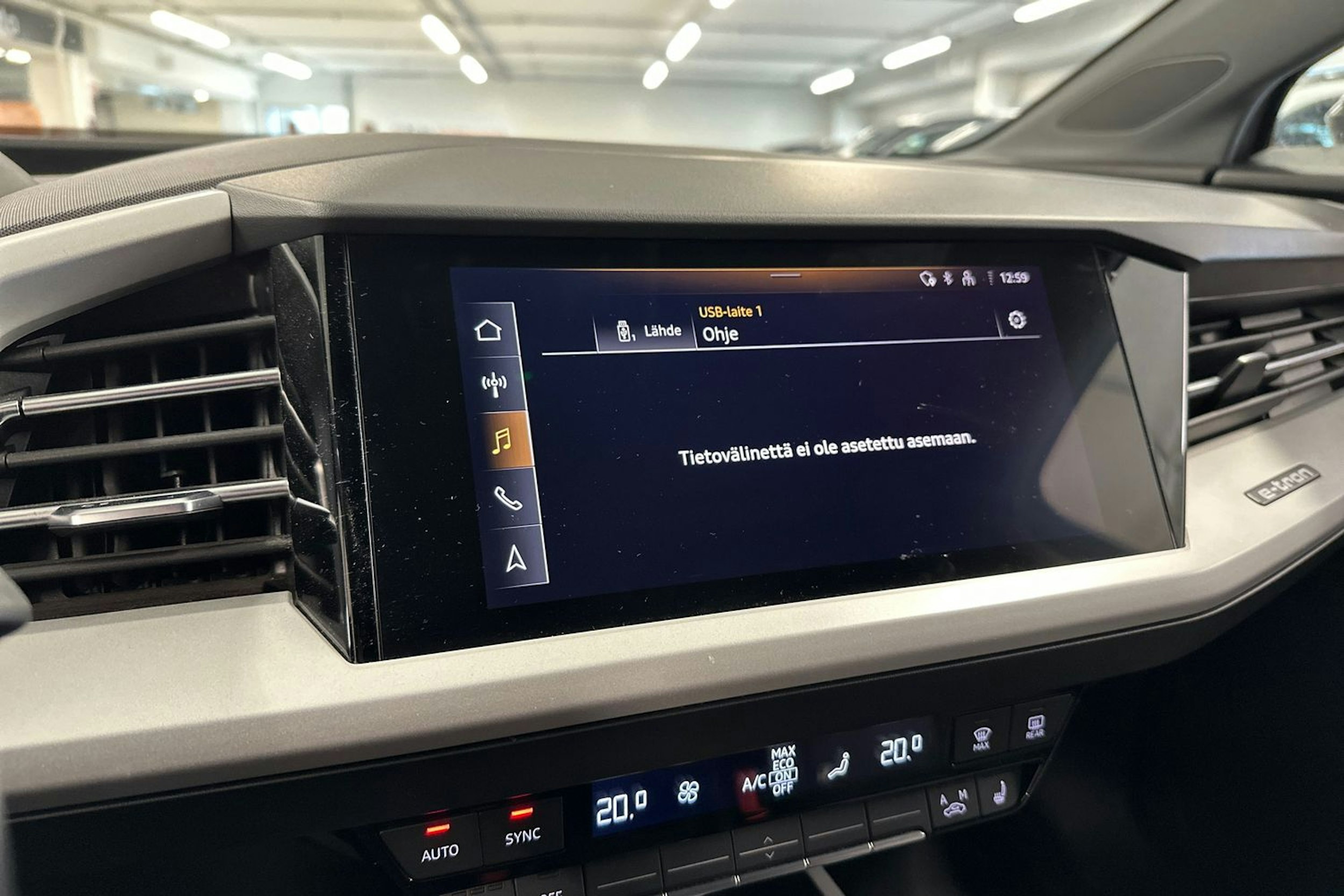harmaa Audi Q4 e-tron 2021 kuva 21.
