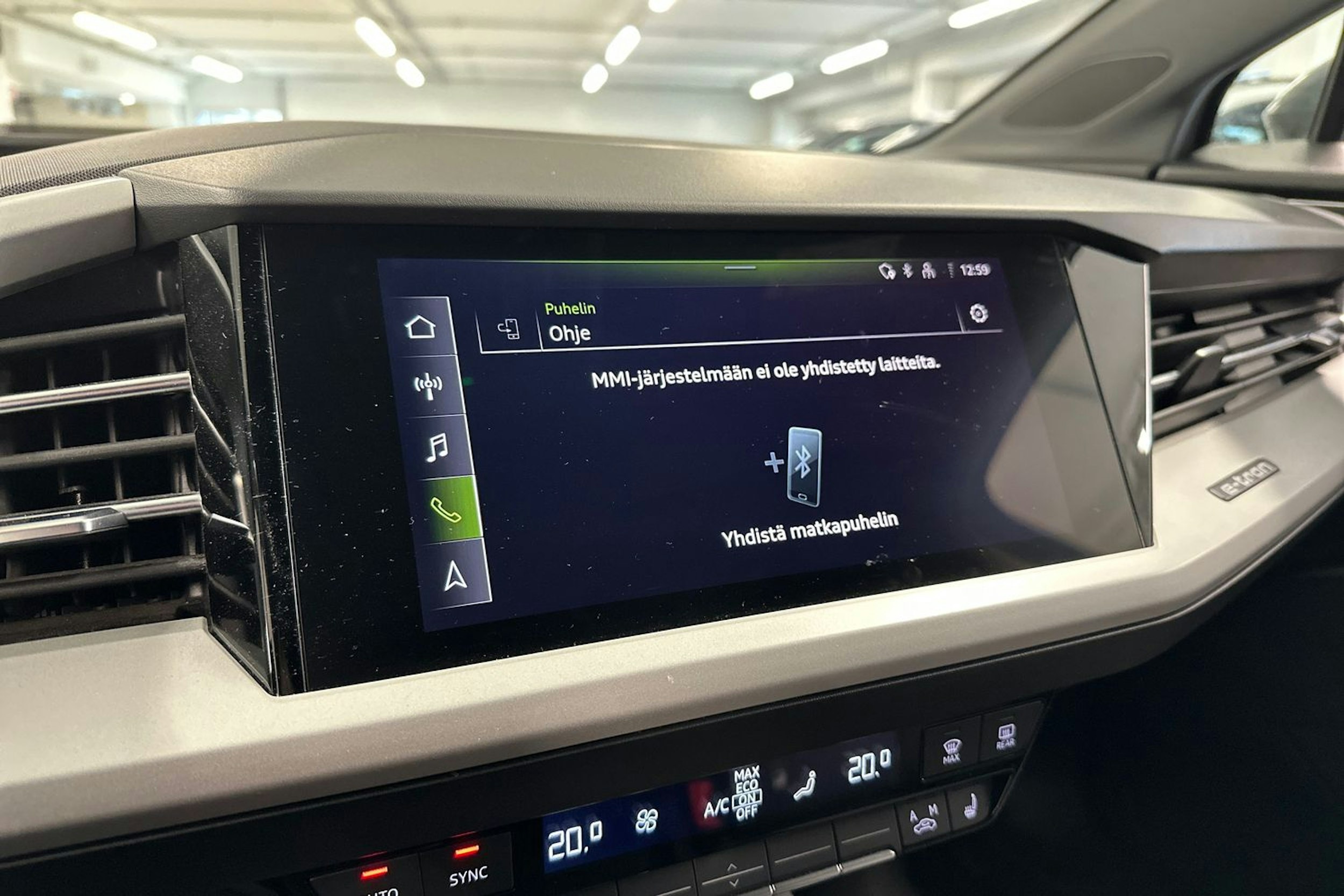 harmaa Audi Q4 e-tron 2021 kuva 22.