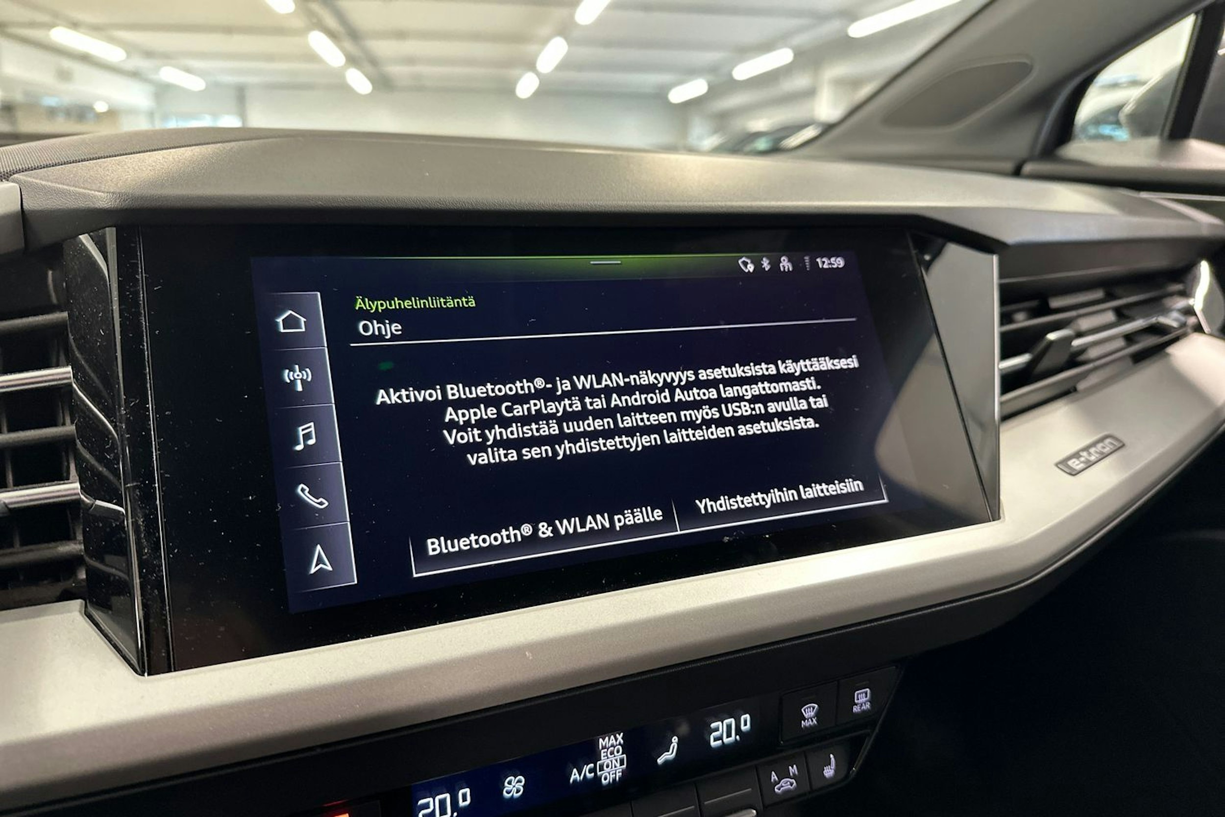 harmaa Audi Q4 e-tron 2021 kuva 24.