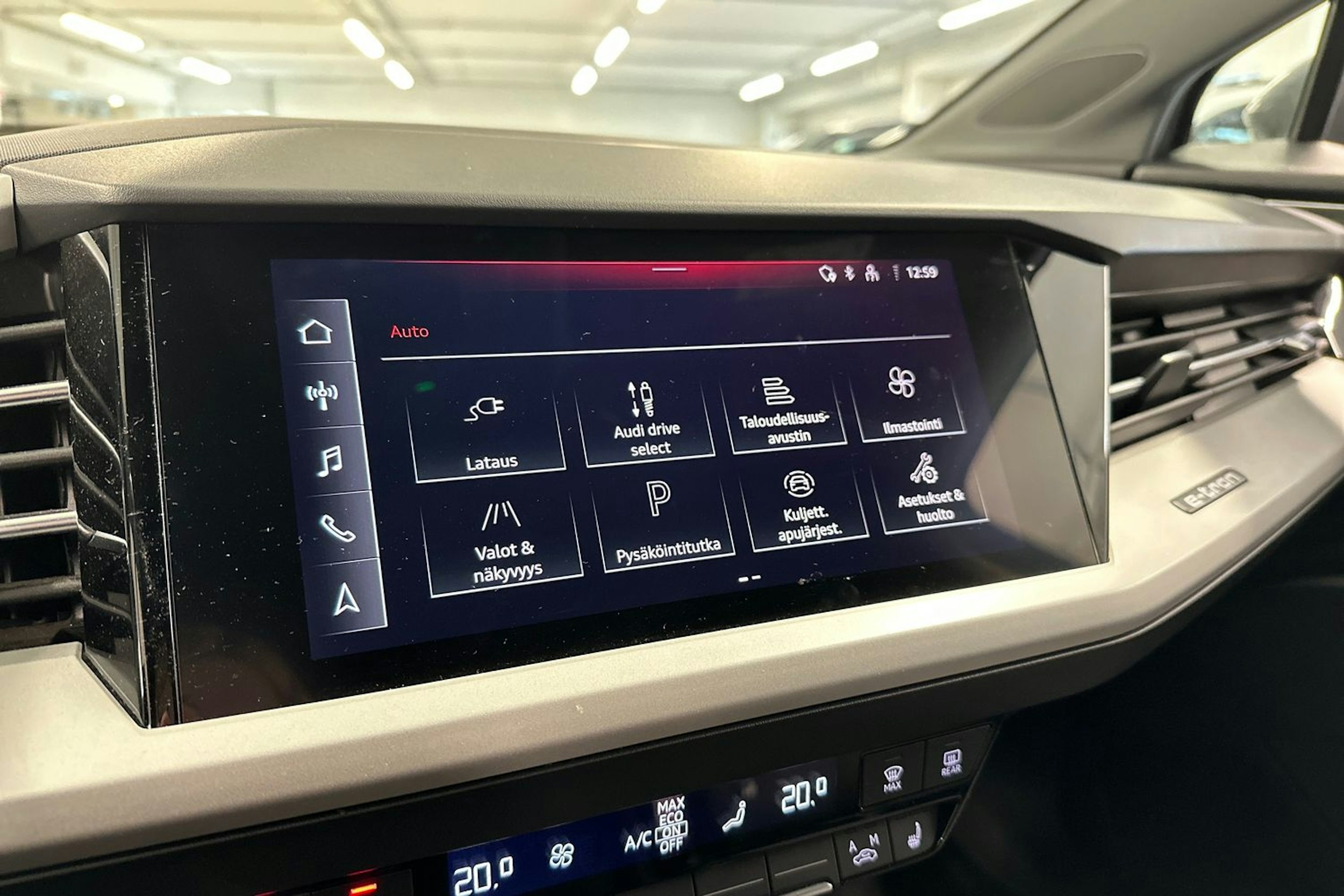 harmaa Audi Q4 e-tron 2021 kuva 25.