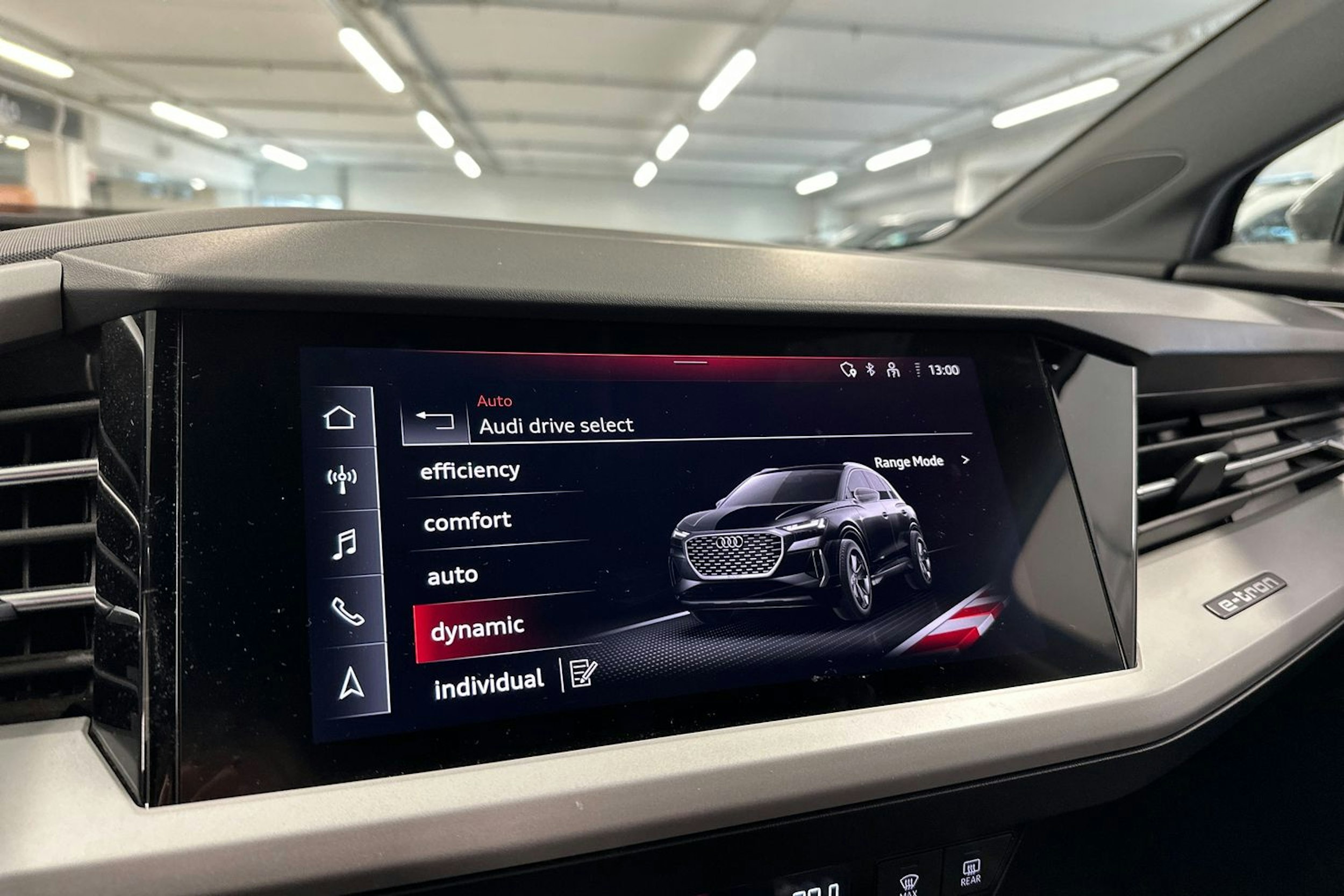 harmaa Audi Q4 e-tron 2021 kuva 26.