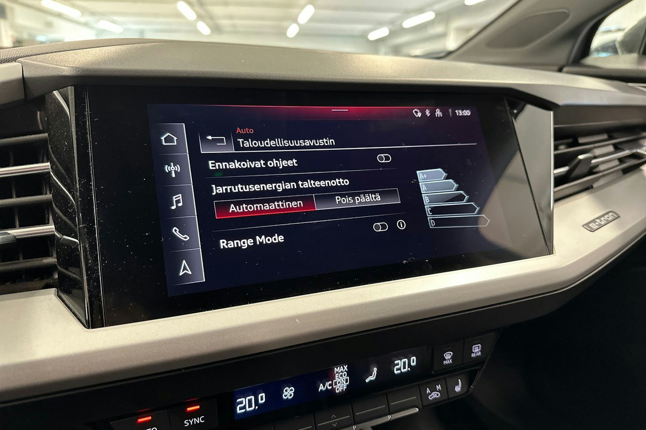 harmaa Audi Q4 e-tron 2021 kuva 27.