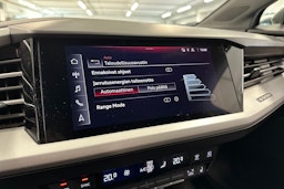 harmaa Audi Q4 e-tron 2021 kuva 27.