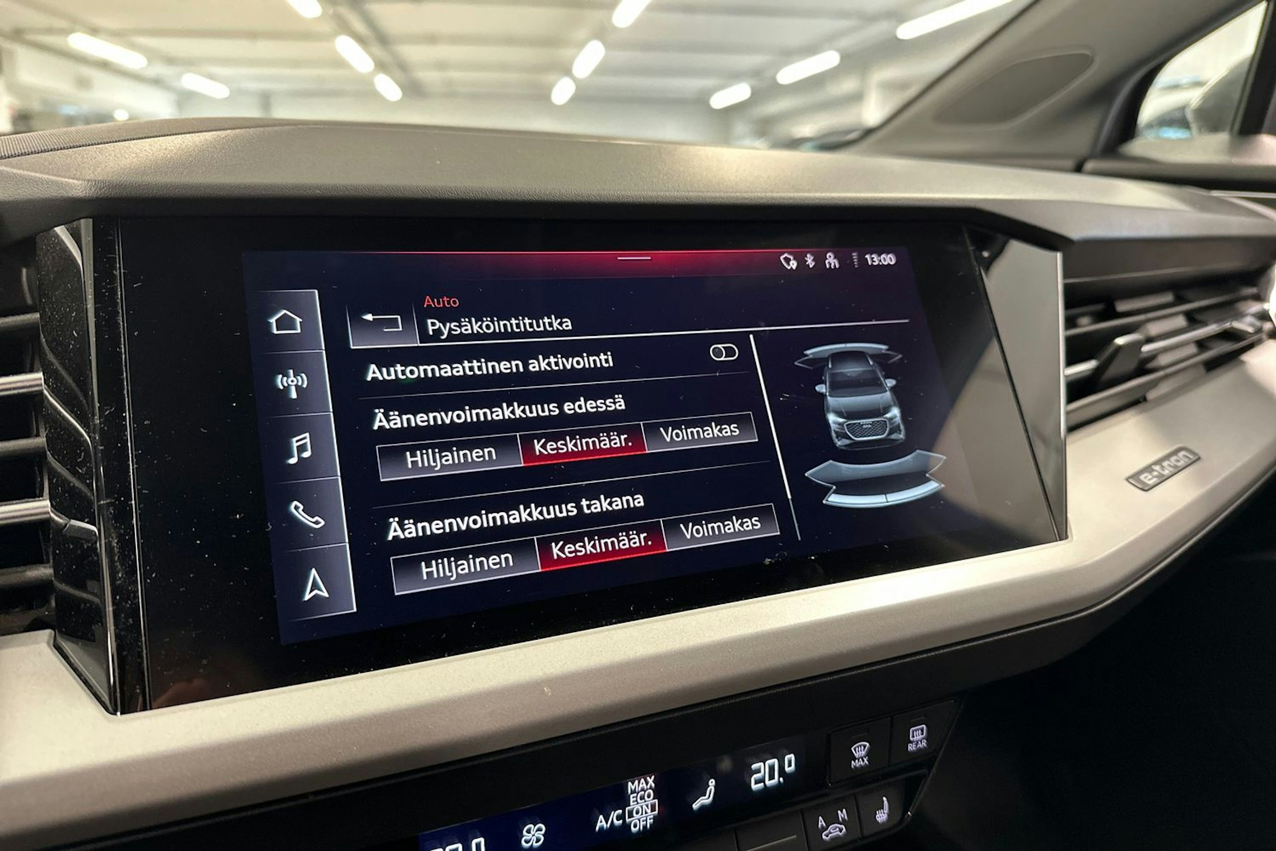harmaa Audi Q4 e-tron 2021 kuva 28.
