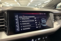harmaa Audi Q4 e-tron 2021 kuva 30.