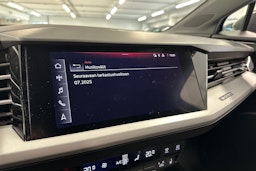 harmaa Audi Q4 e-tron 2021 kuva 31.