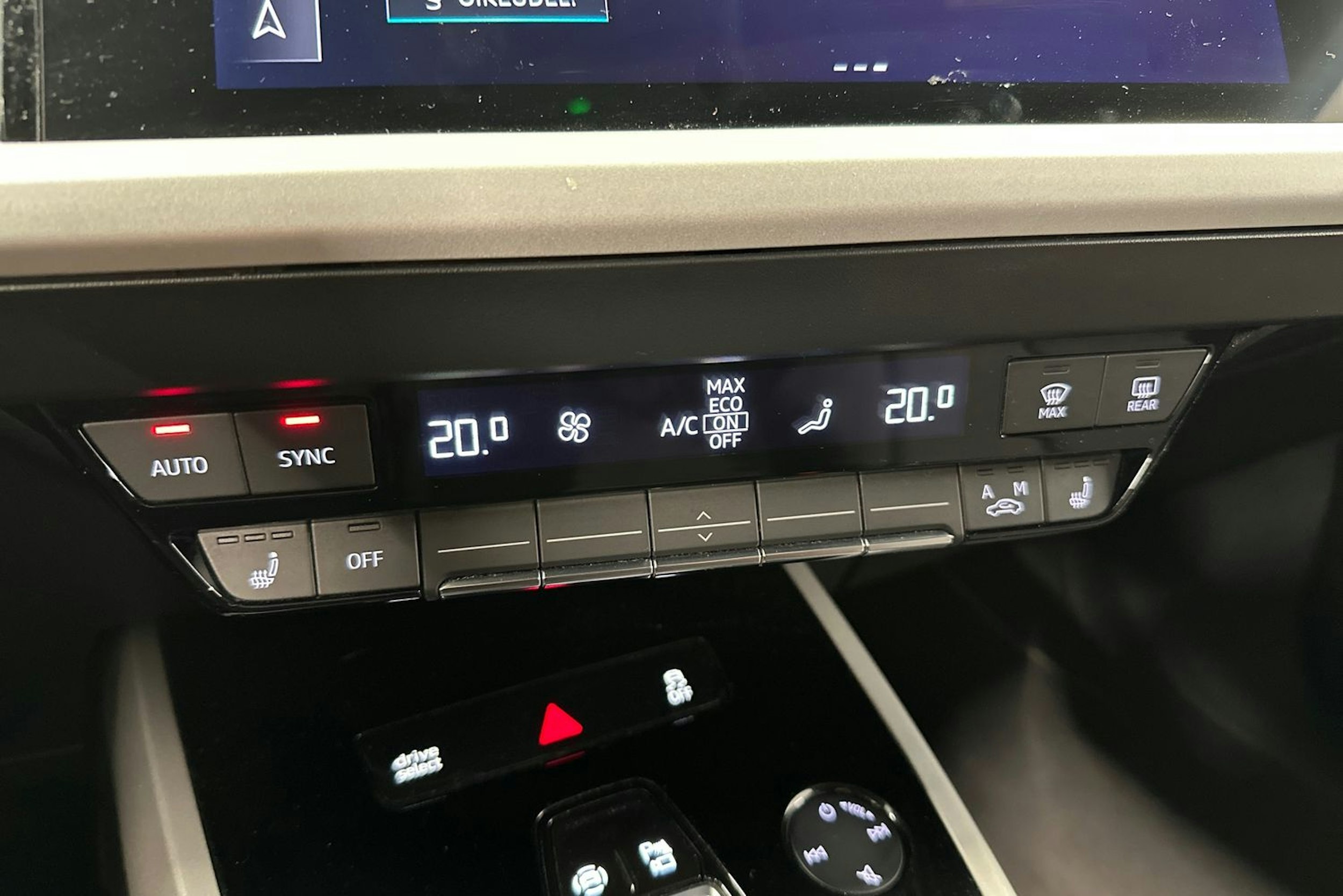 harmaa Audi Q4 e-tron 2021 kuva 33.
