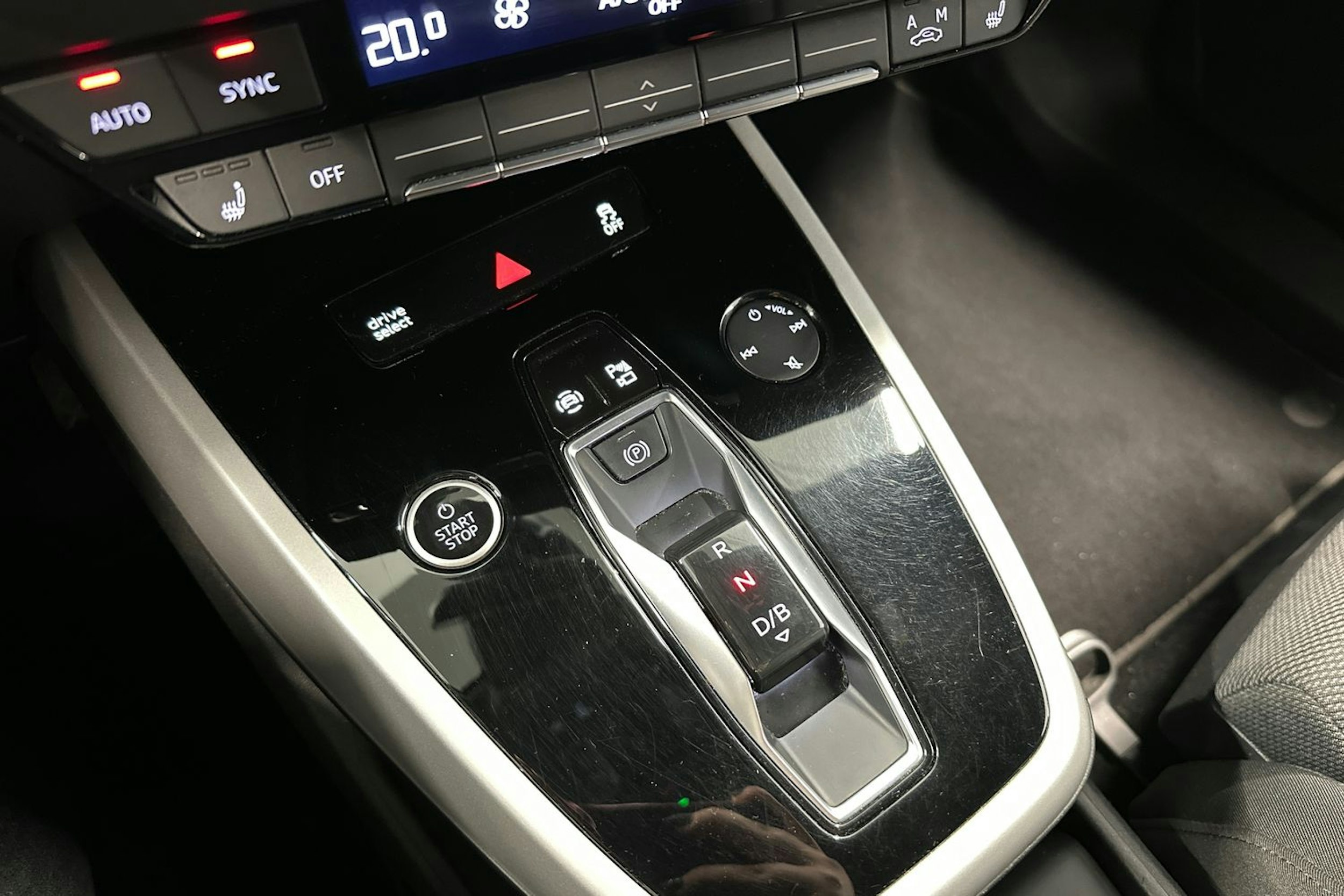 harmaa Audi Q4 e-tron 2021 kuva 34.