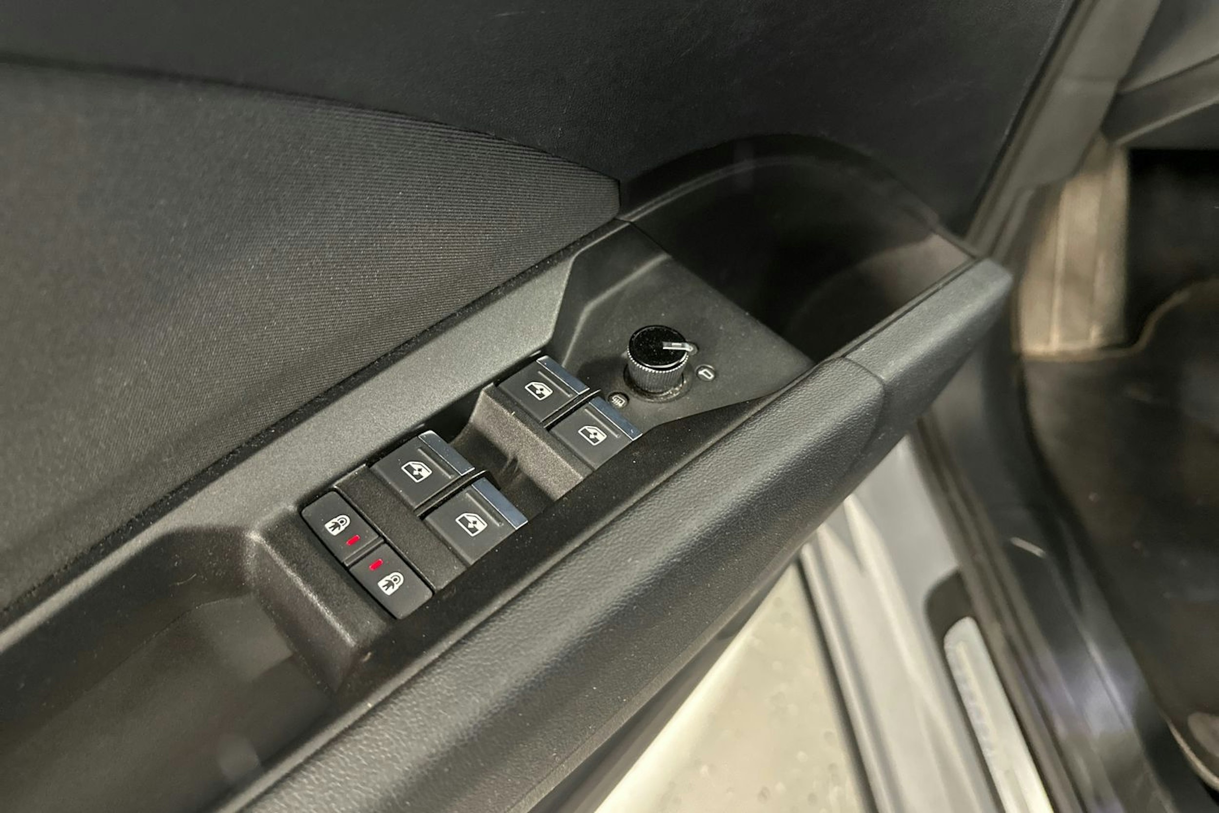 harmaa Audi Q4 e-tron 2021 kuva 36.