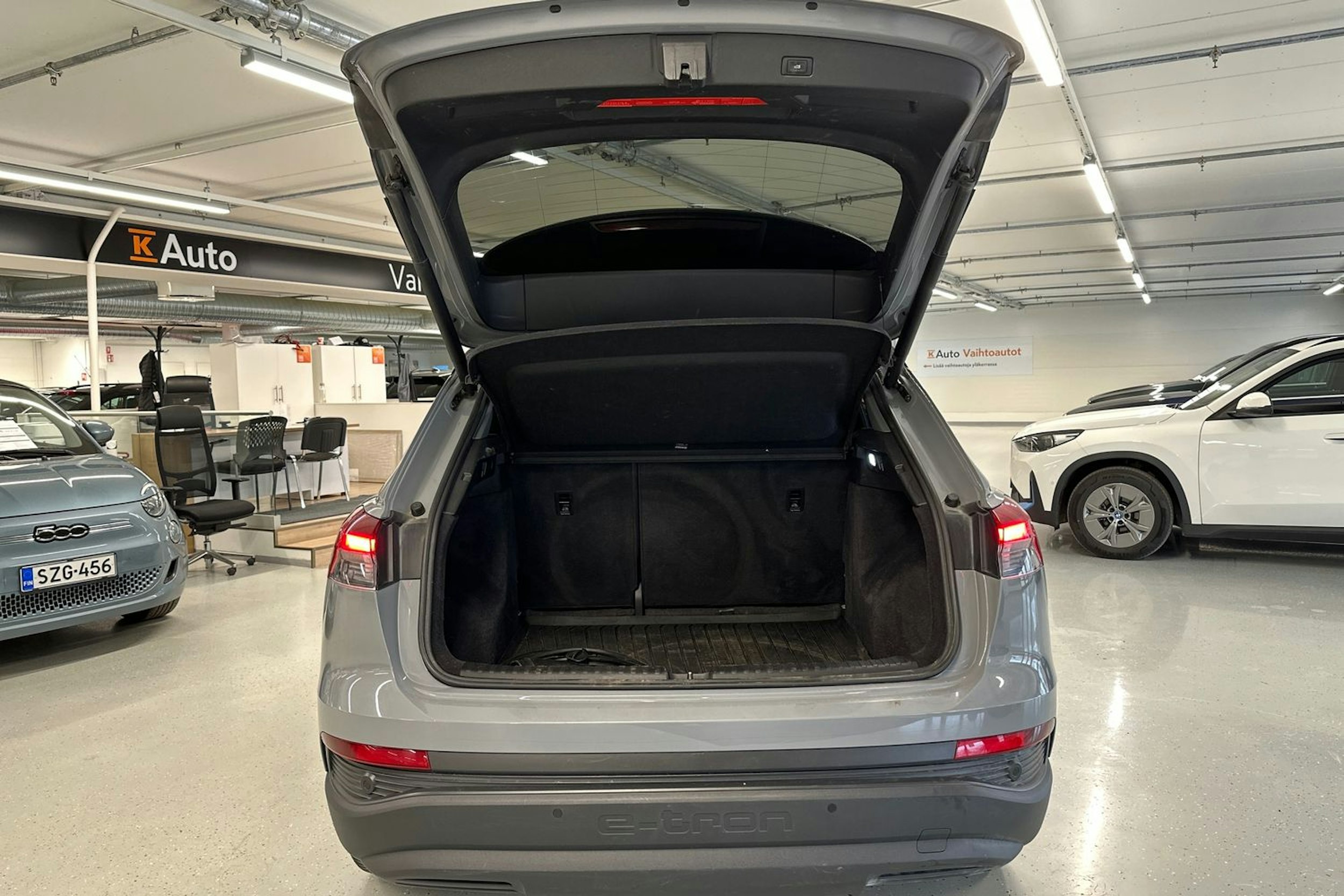 harmaa Audi Q4 e-tron 2021 kuva 38.