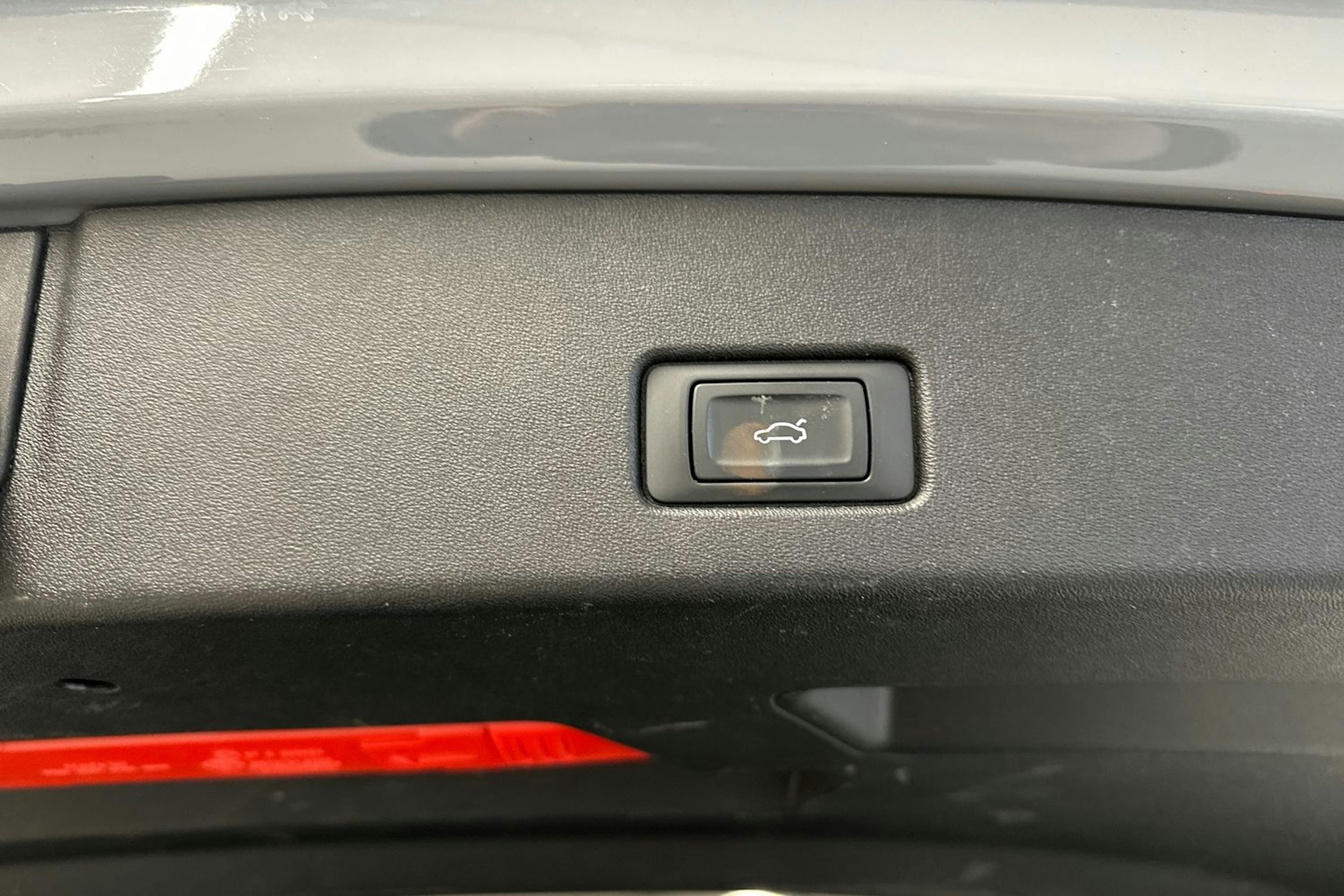 harmaa Audi Q4 e-tron 2021 kuva 39.