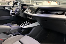 harmaa Audi Q4 e-tron 2021 kuva 42.