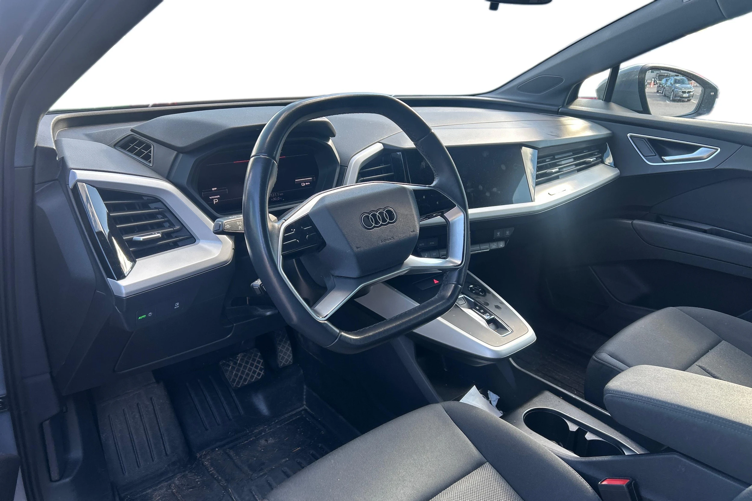 Harmaa Audi Q4 e-tron 2021 kuva 3.
