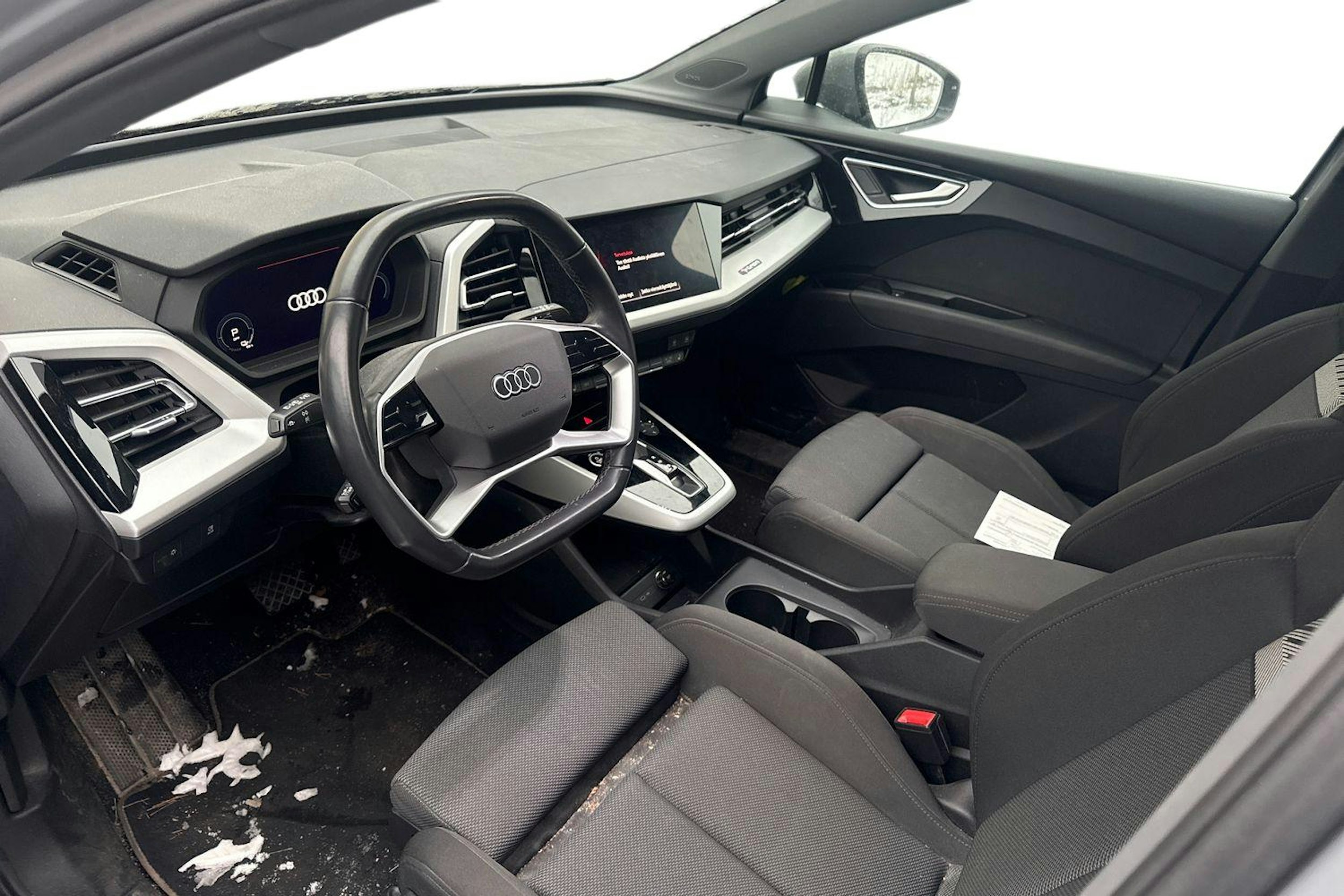 harmaa Audi Q4 e-tron 2022 kuva 3.
