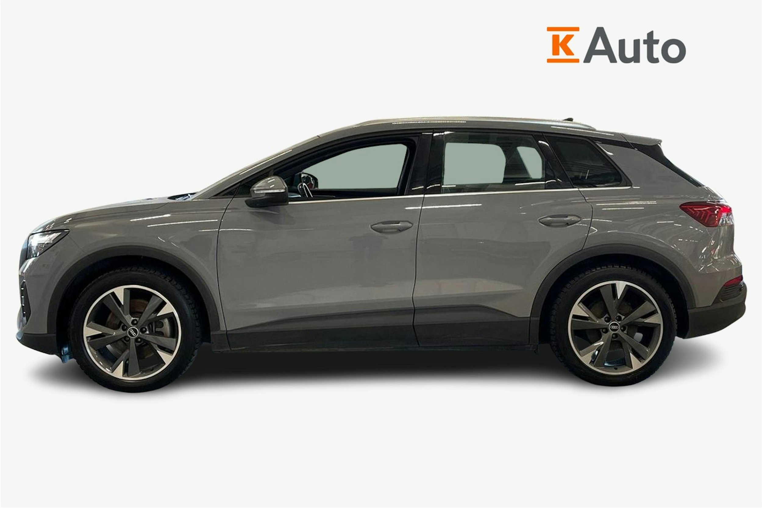 harmaa Audi Q4 e-tron 2021 kuva 6.