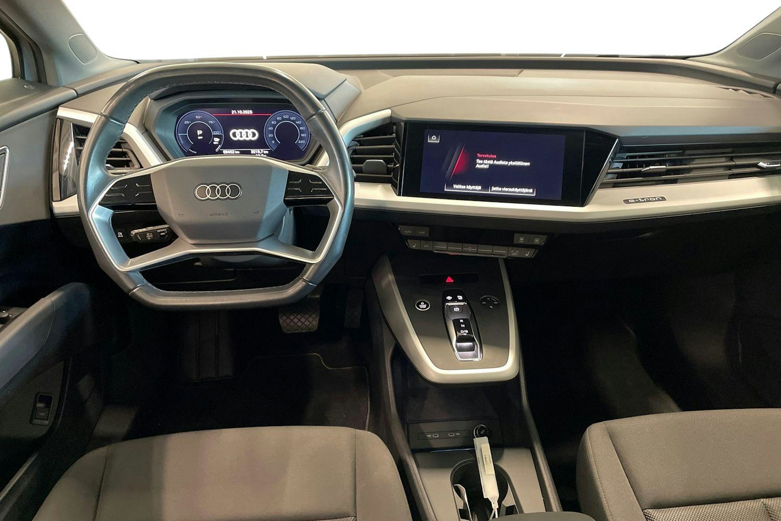 harmaa Audi Q4 e-tron 2021 kuva 9.