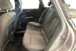 harmaa Audi Q4 e-tron 2021 kuva 10.