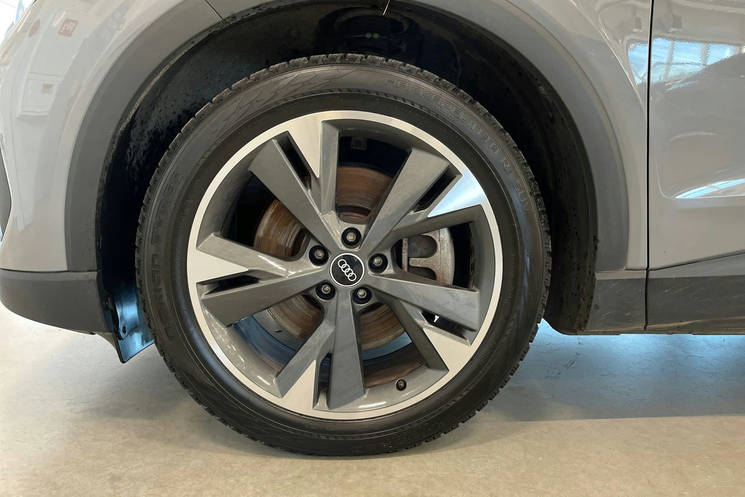 harmaa Audi Q4 e-tron 2021 kuva 11.