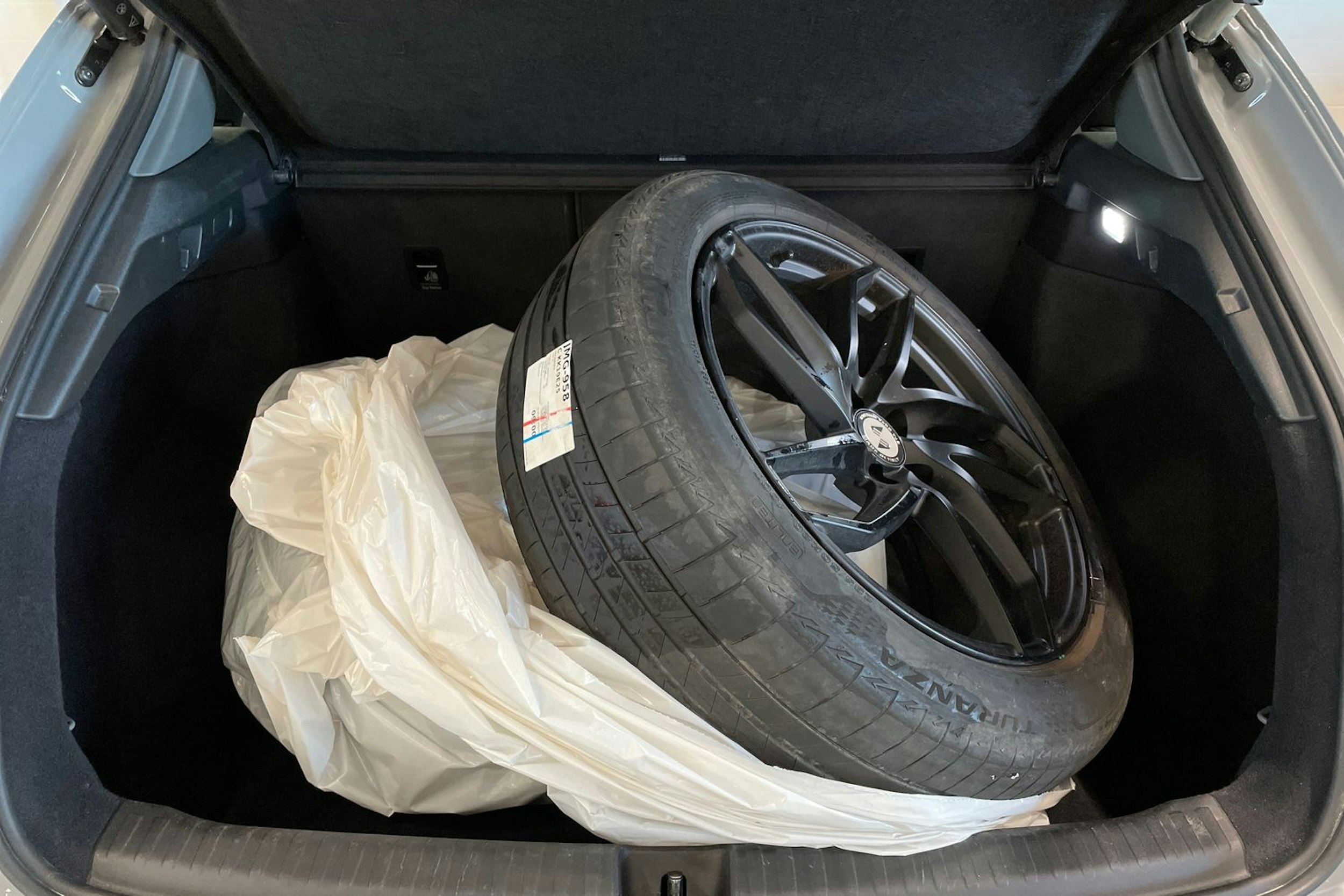 harmaa Audi Q4 e-tron 2021 kuva 14.